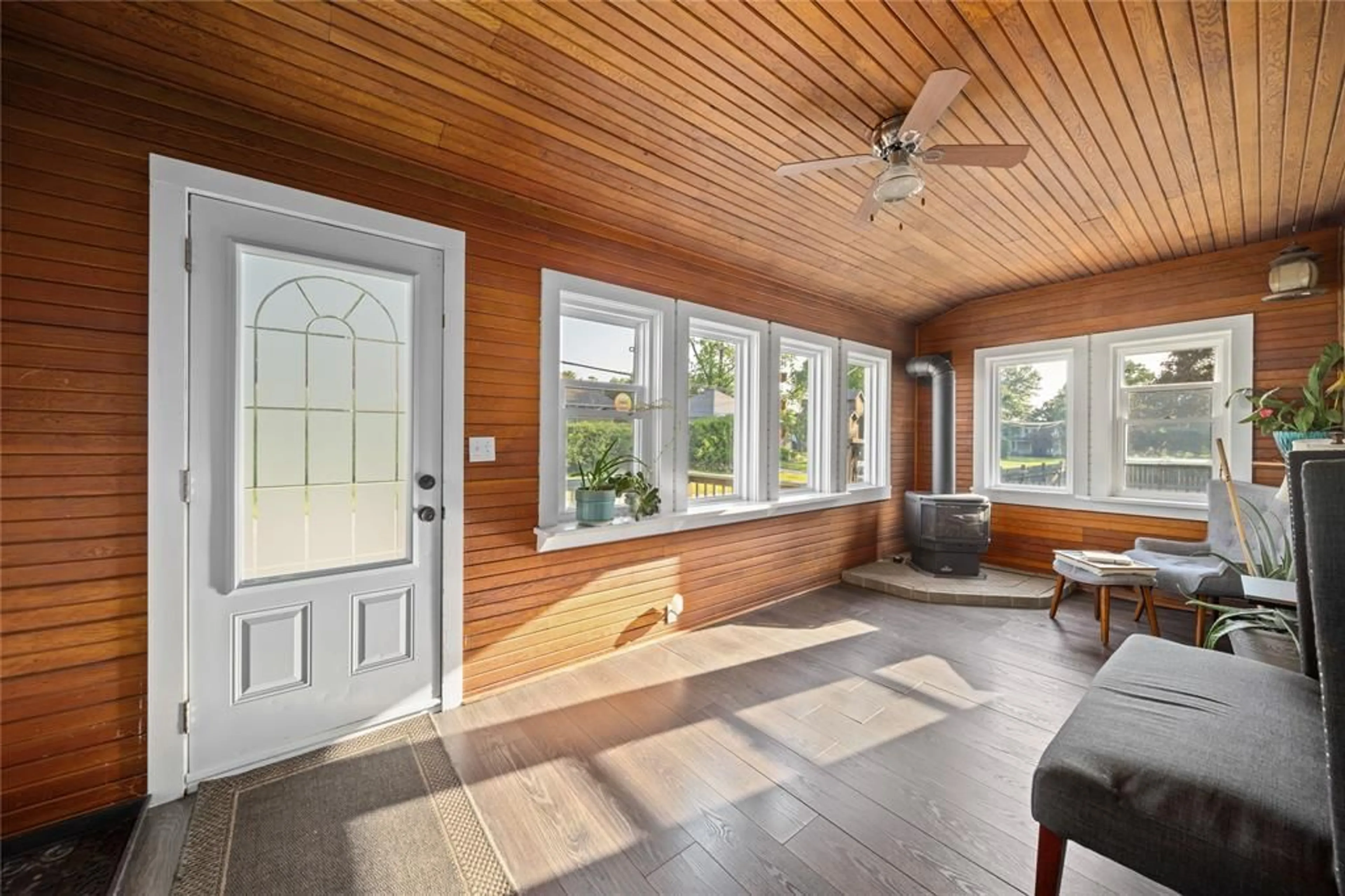 Indoor entryway for 26 MAIN St, Lambton Shores Ontario N0N 1J0