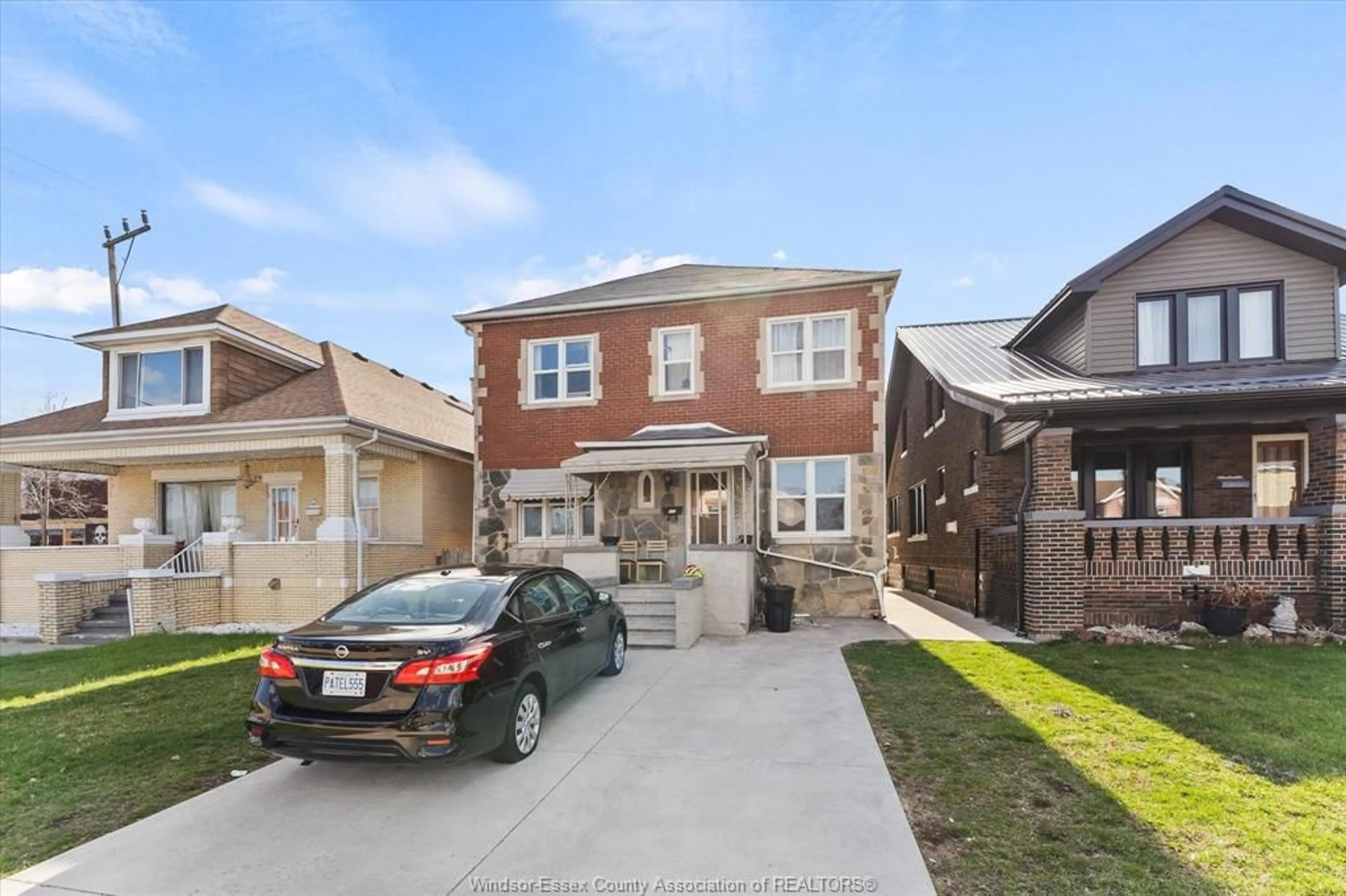 Home with brick exterior material, street for 975 PARENT, Windsor Ontario N9A 2E2