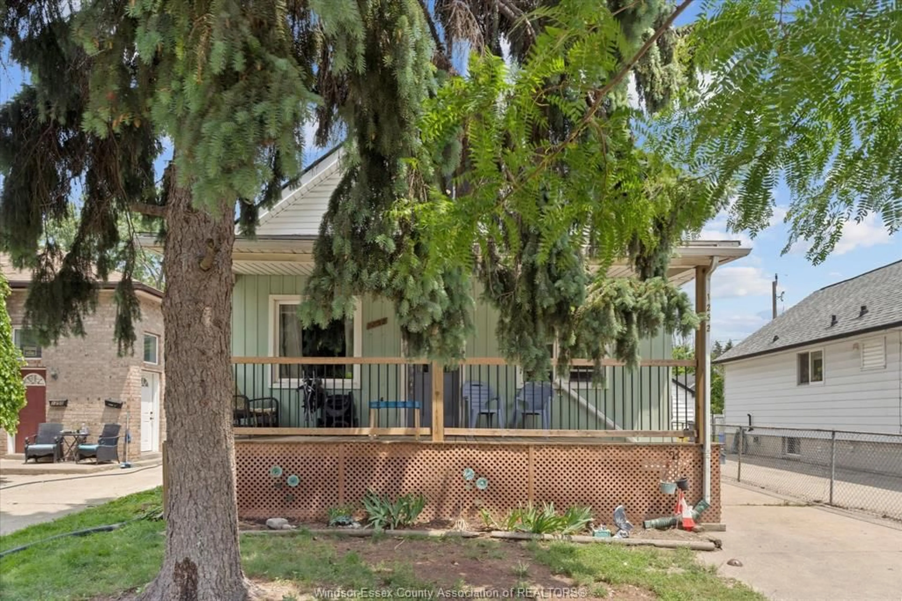 Home with vinyl exterior material, street for 1252 ST. LUKE Rd, Windsor Ontario N8Y 3N1