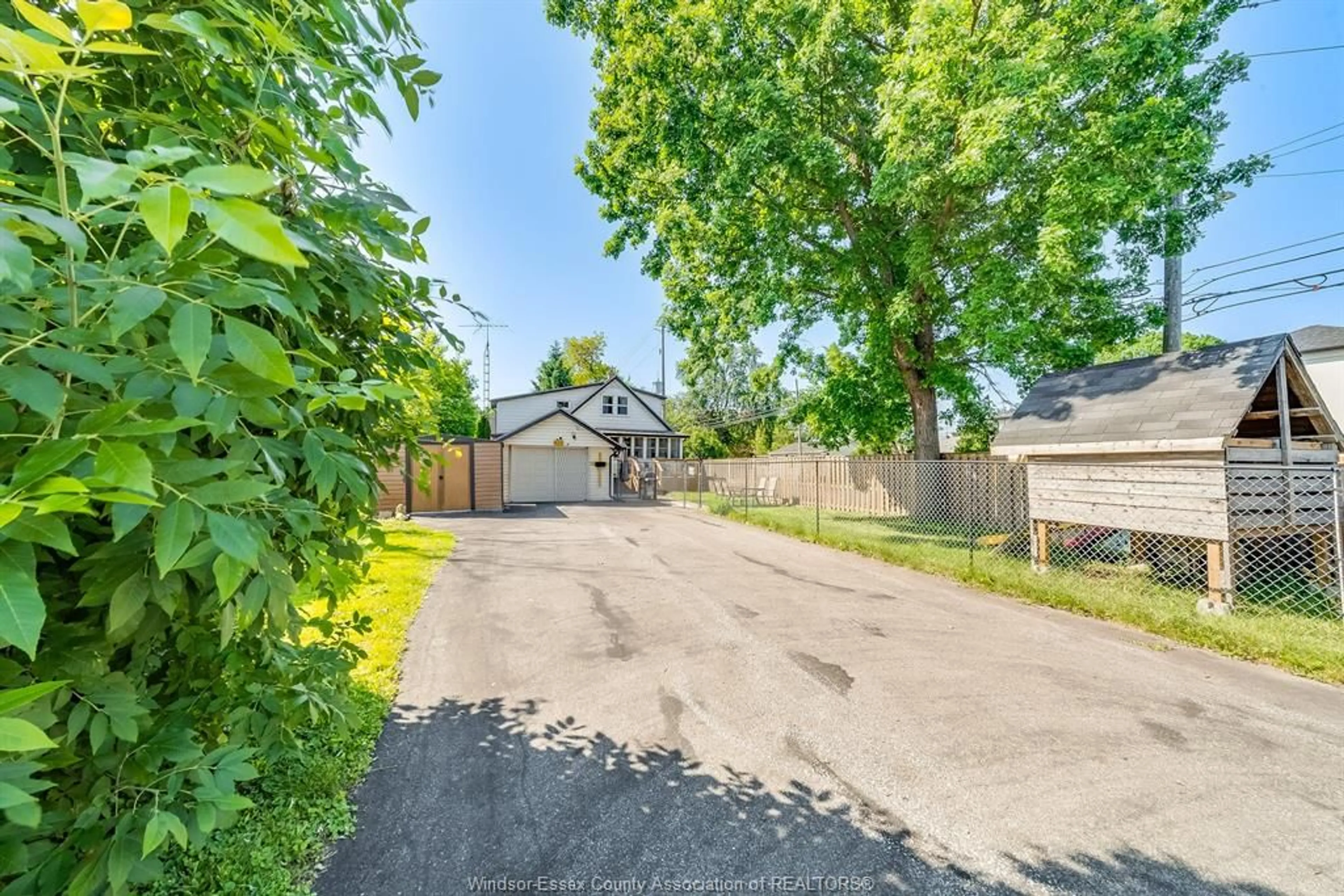 A pic from outside/outdoor area/front of a property/back of a property/a pic from drone, street for 605 CHARLES St, Windsor Ontario N8X 3G6