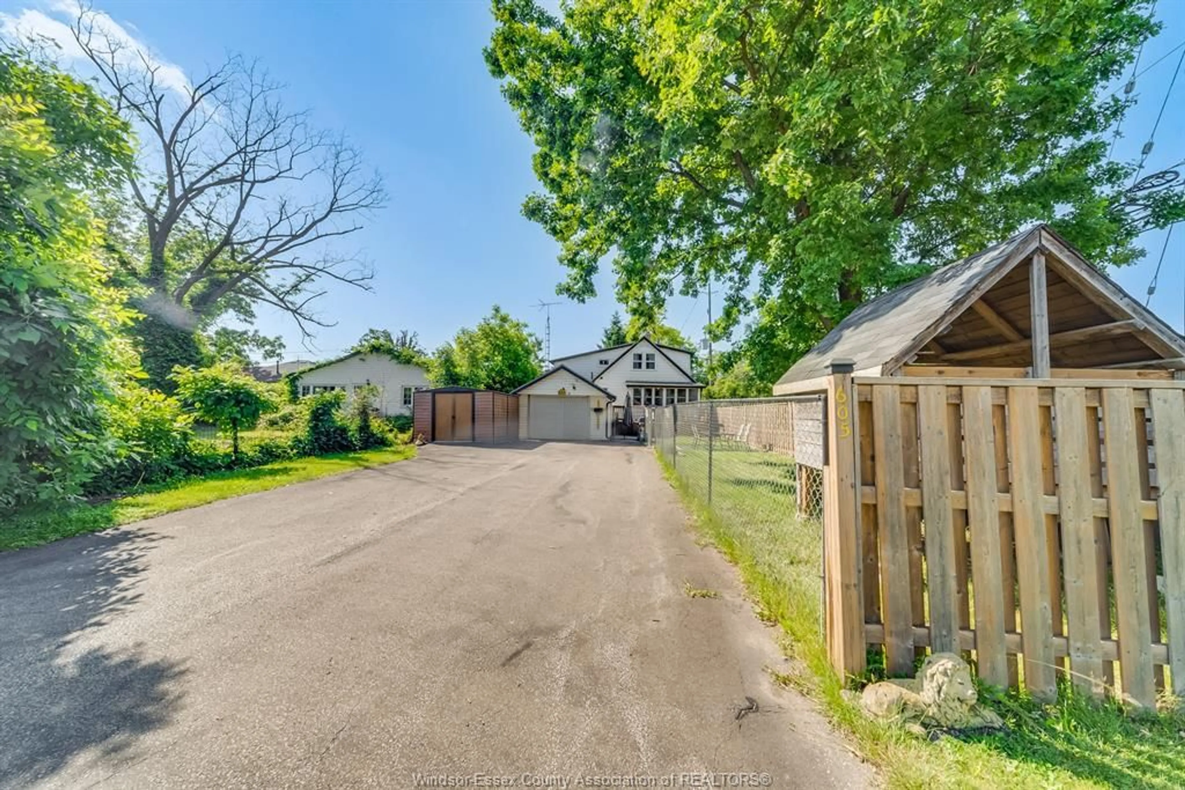 A pic from outside/outdoor area/front of a property/back of a property/a pic from drone, street for 605 CHARLES St, Windsor Ontario N8X 3G6