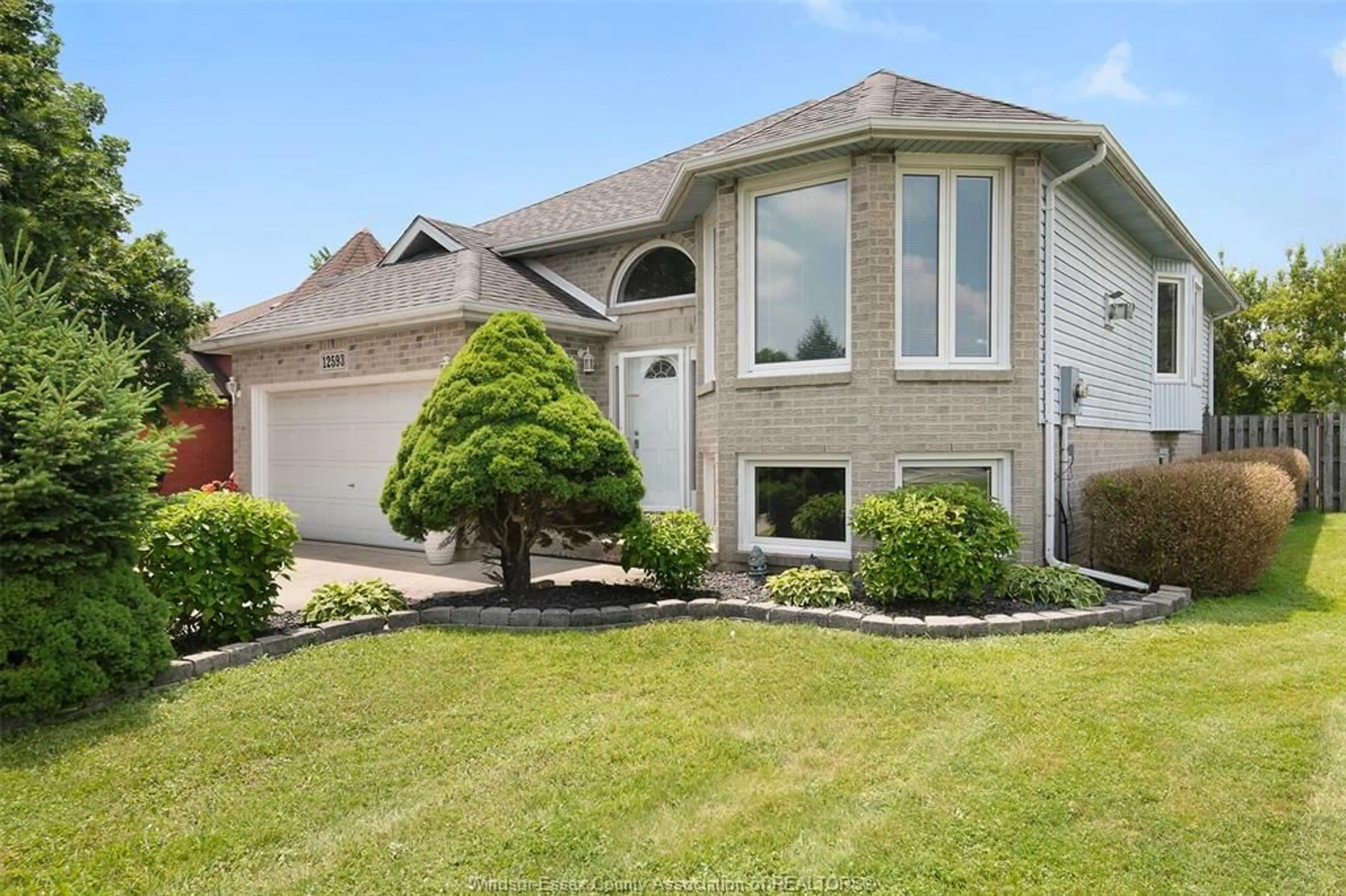 Home with vinyl exterior material, street for 12593 LANOUE, Tecumseh Ontario N8N 4V5