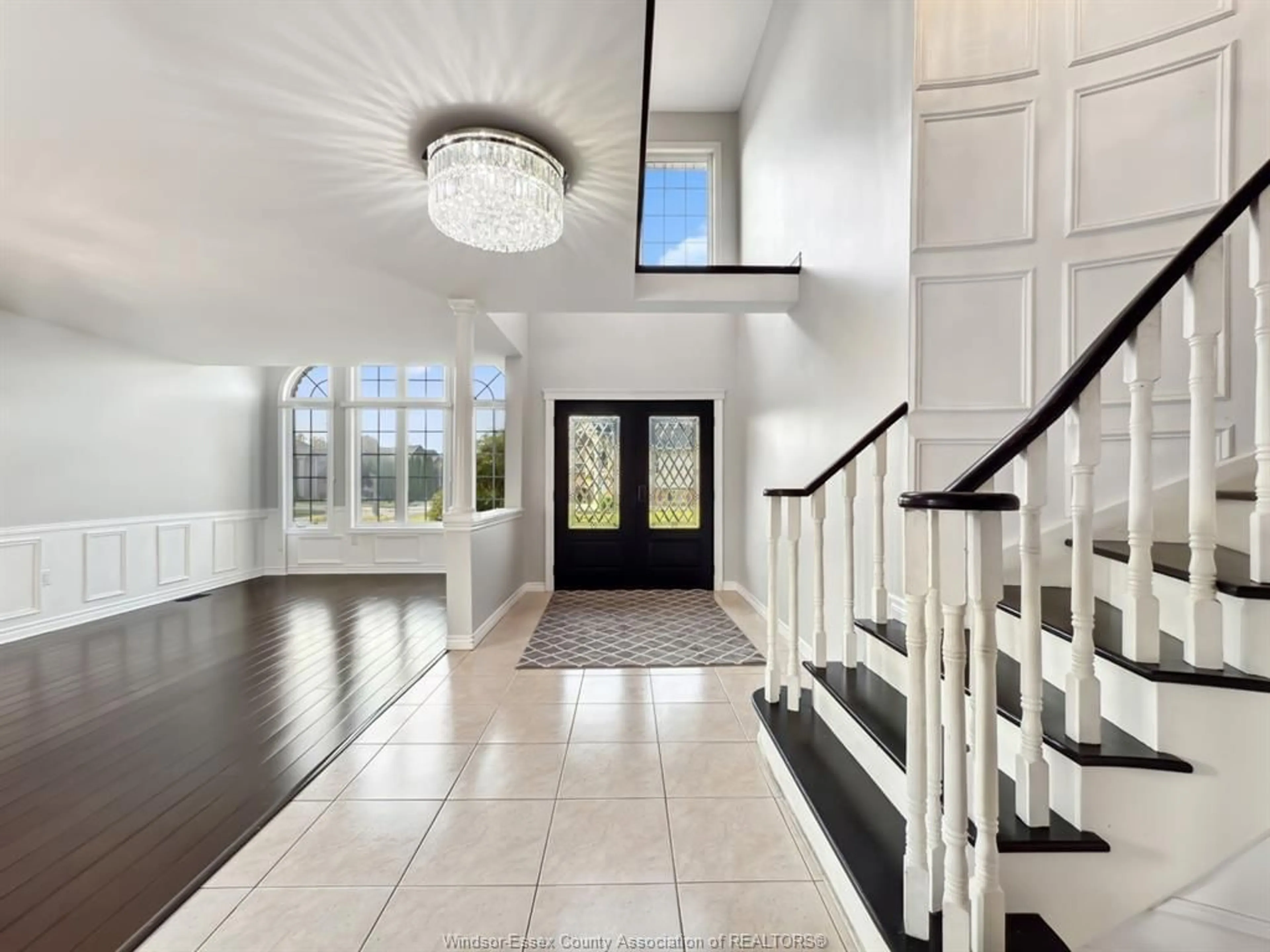 Indoor entryway for 157 ROCKHAVEN, Lakeshore Ontario N9K 1E4