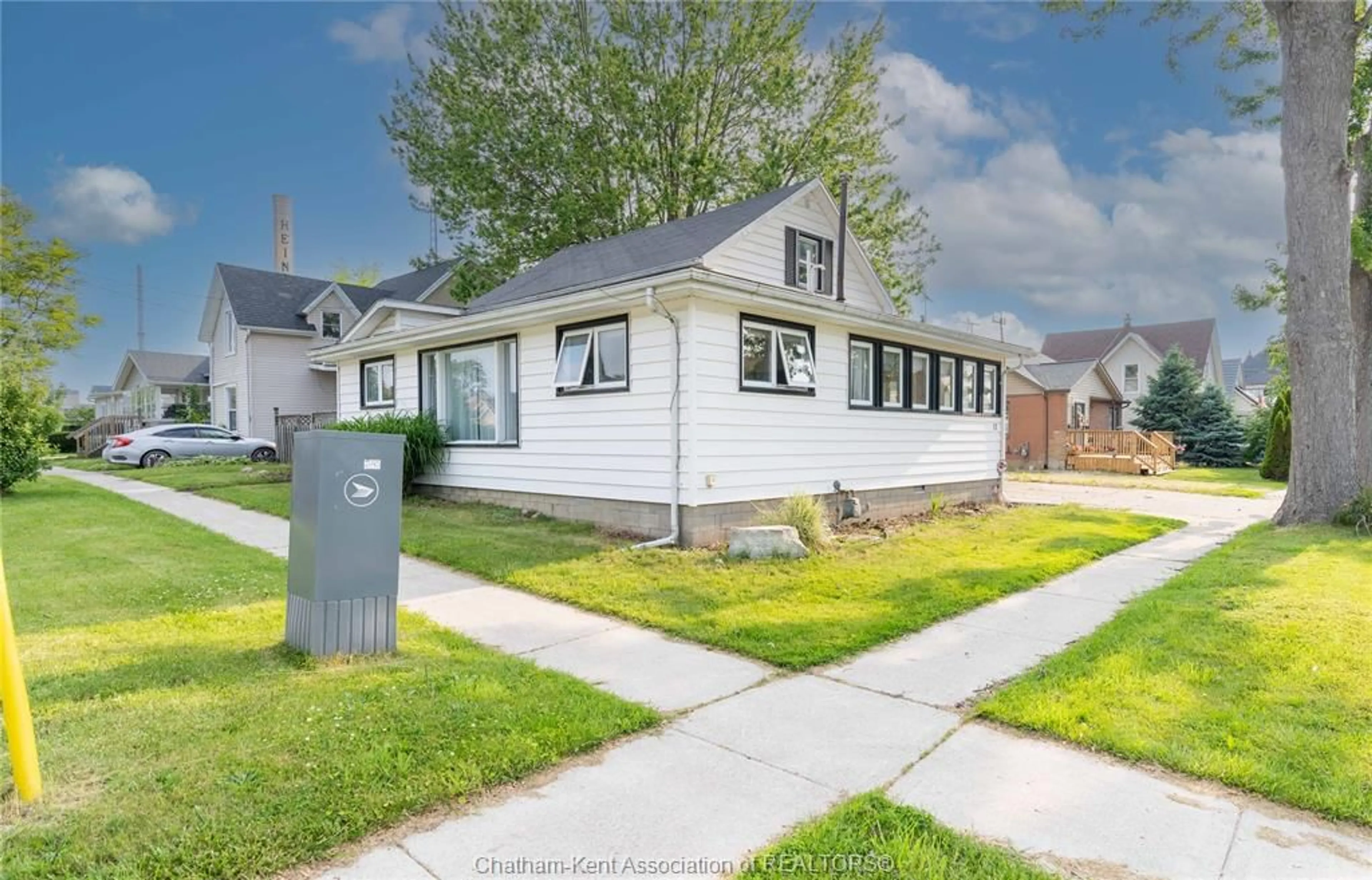 Home with vinyl exterior material, street for 12 MONTGOMERY St, Leamington Ontario N8H 1Z9