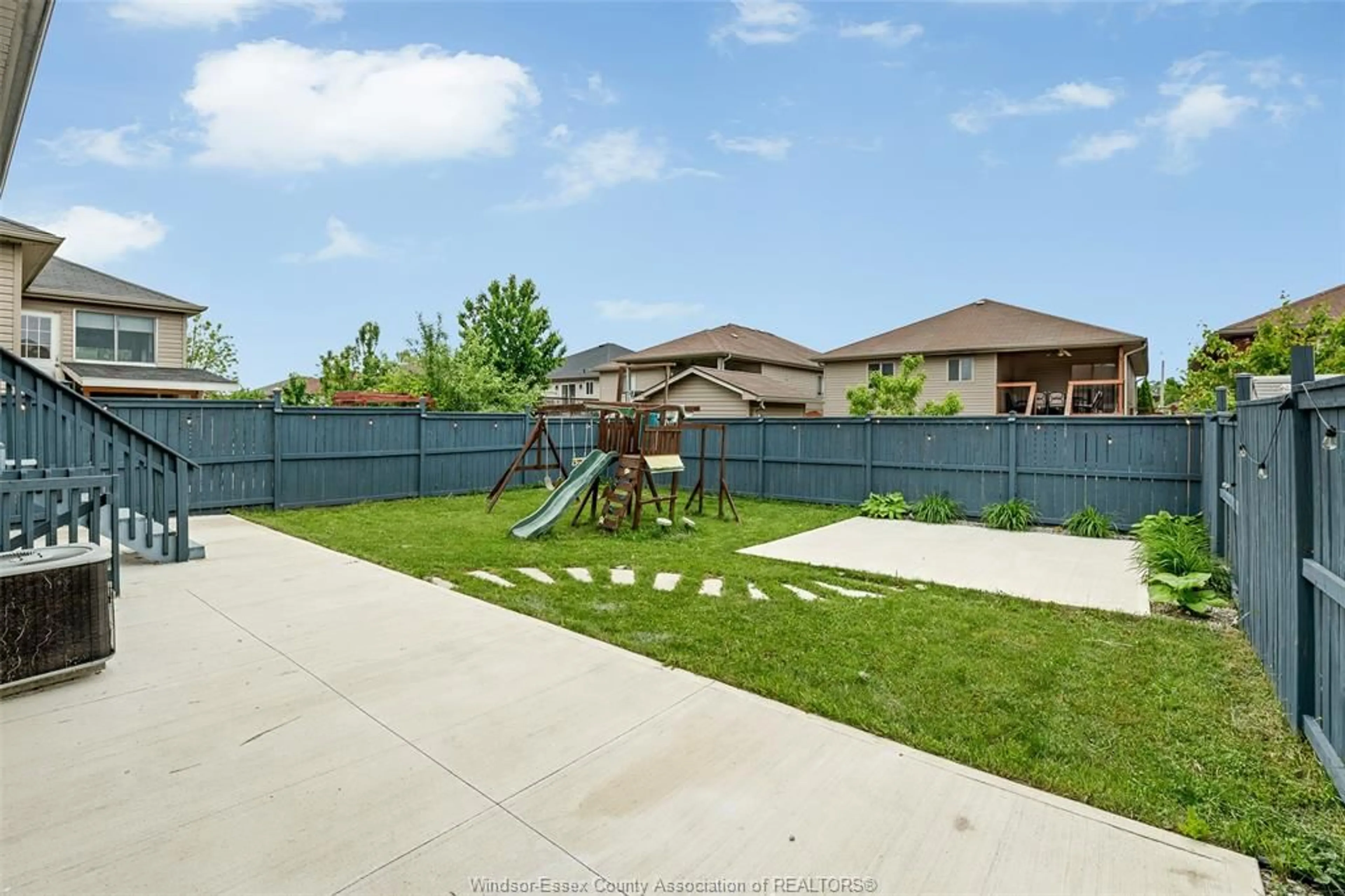 A pic from outside/outdoor area/front of a property/back of a property/a pic from drone, unknown for 1959 MCKAY Ave, Windsor Ontario N9B 0B3