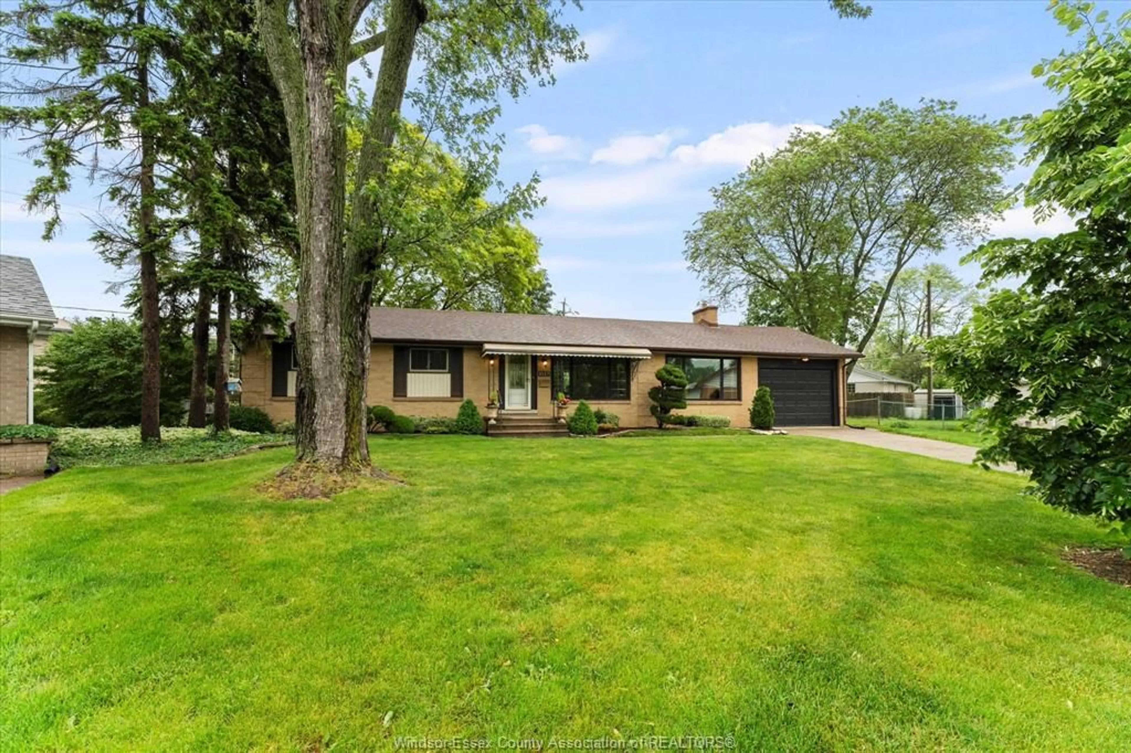 Unknown for 1537 Cherrylawn Cres, Windsor Ontario N9E 1P3