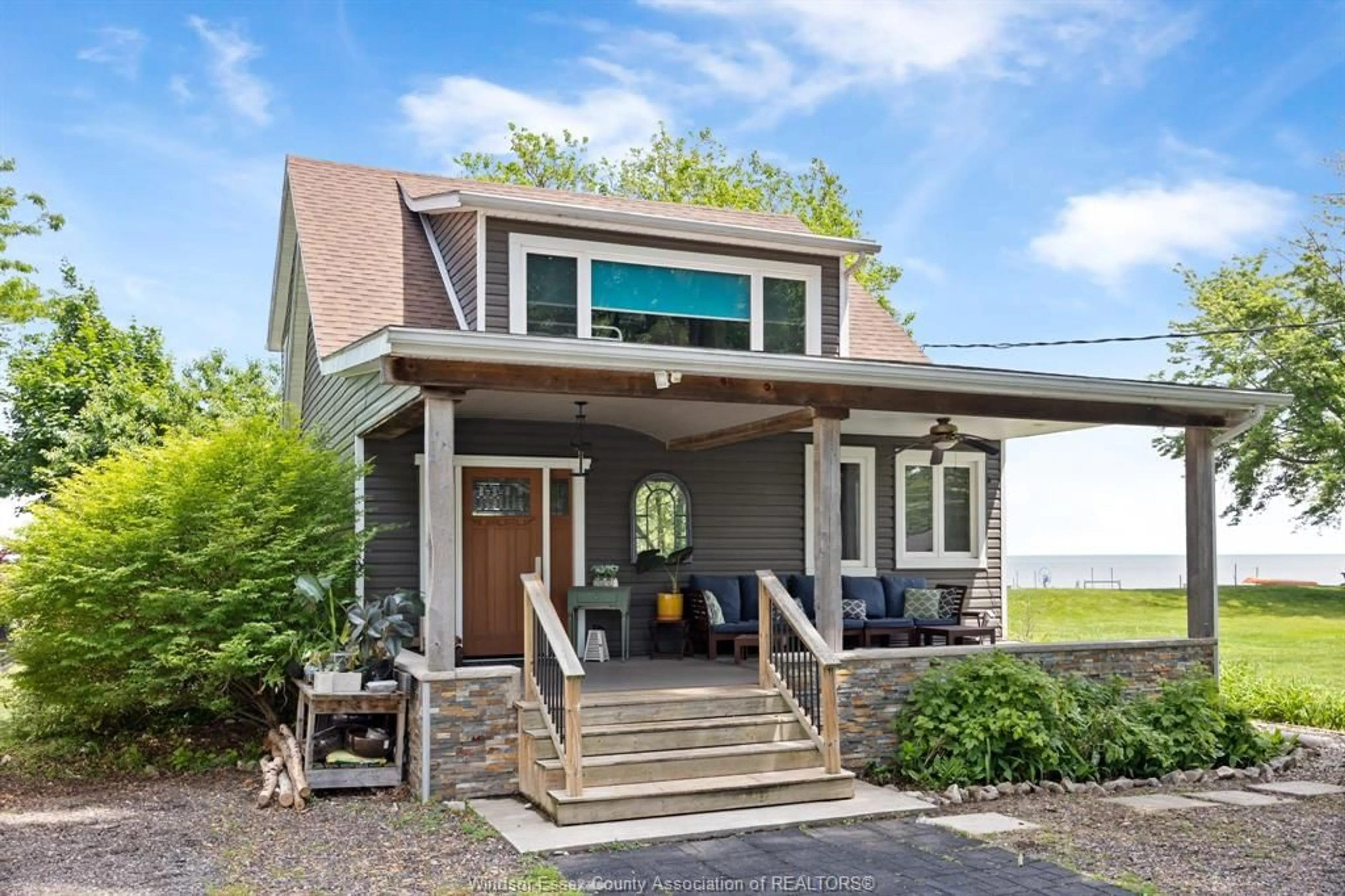Home with vinyl exterior material, unknown for 1028 LILYDALE Ave, Lakeshore Ontario N0R 1A0