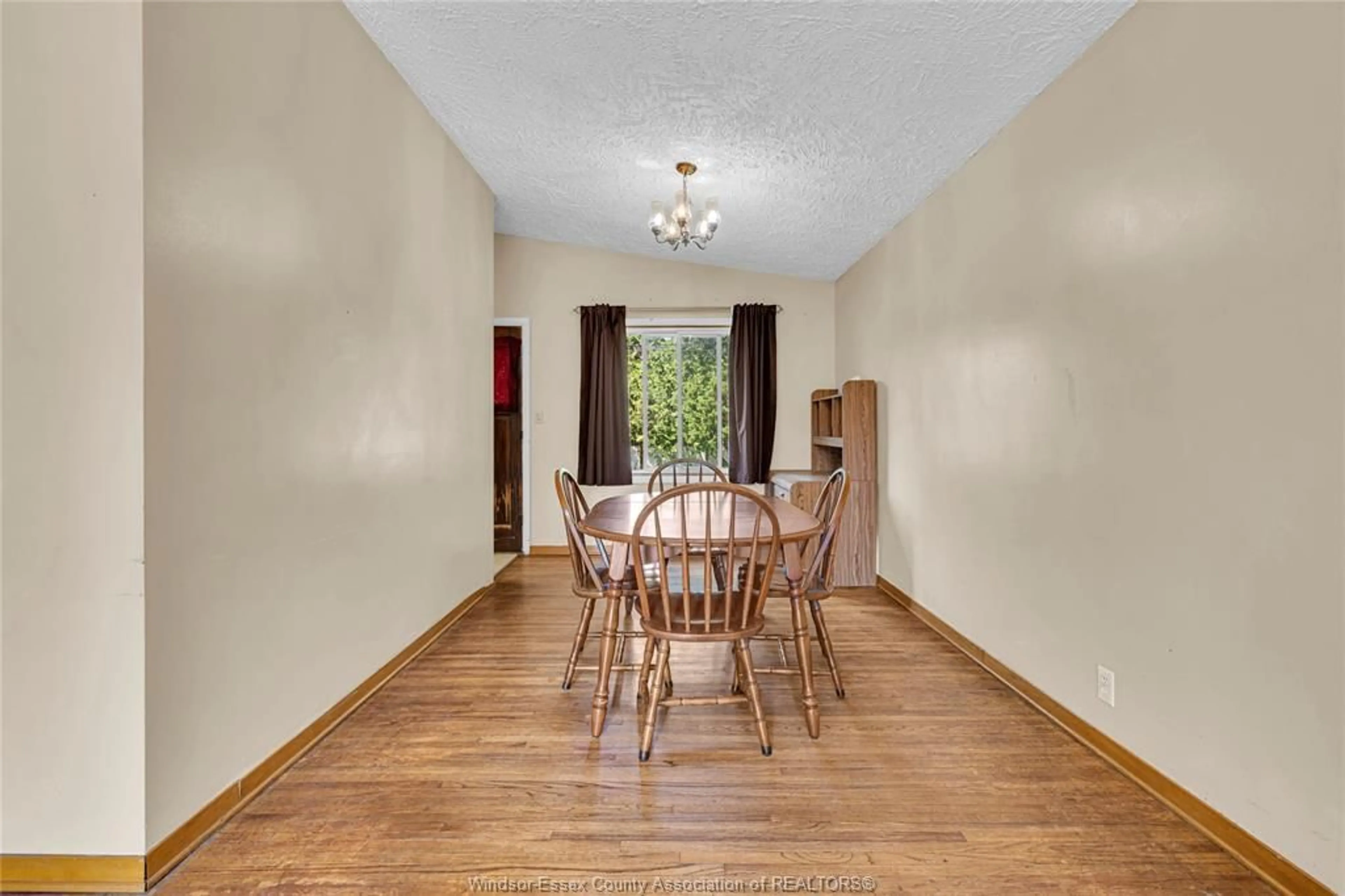Dining room, wood/laminate floor for 3341 EVERTS, Windsor Ontario N9E 2V7