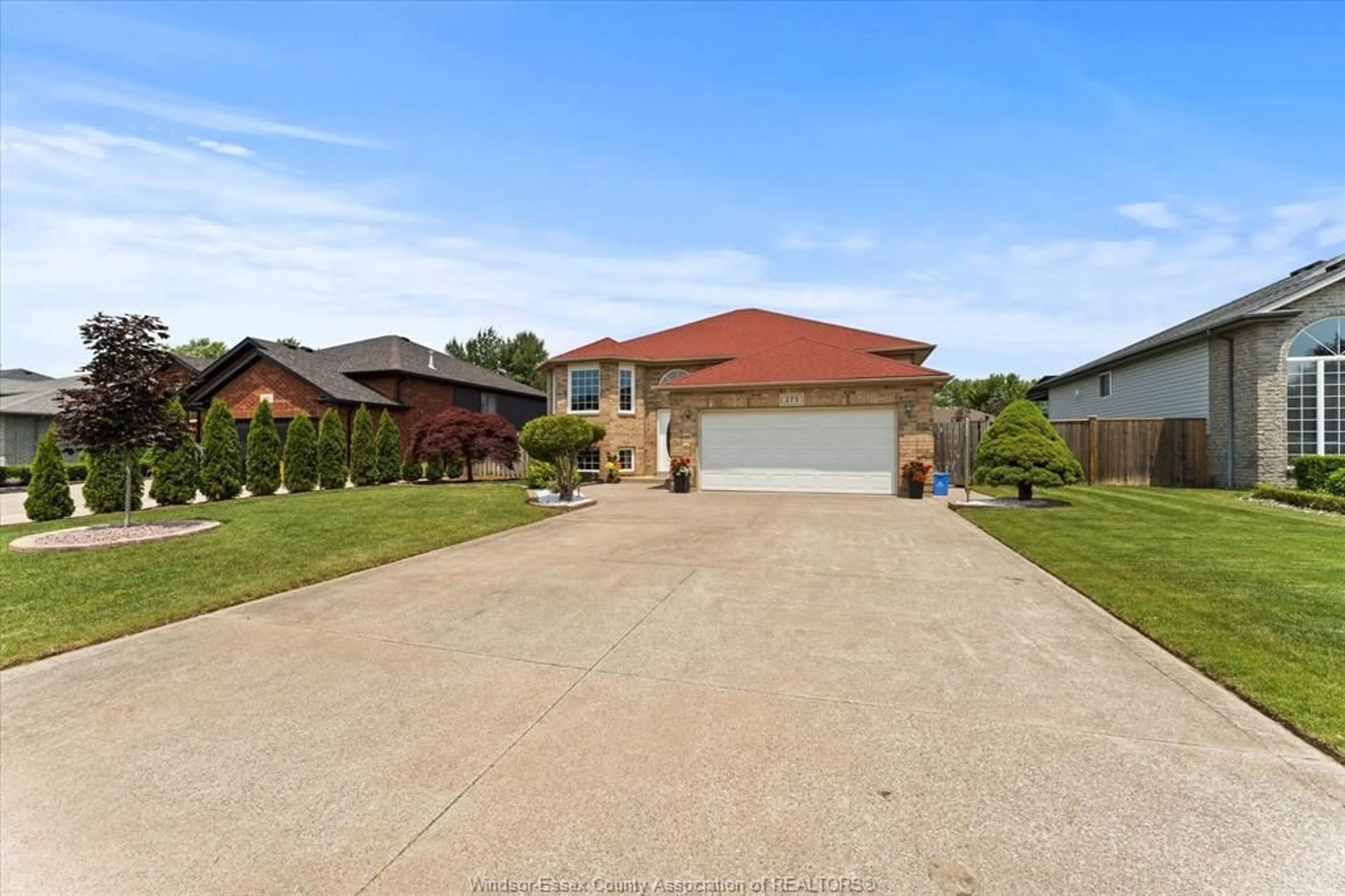 A pic from outside/outdoor area/front of a property/back of a property/a pic from drone, street for 273 GIGNAC Cres, LaSalle Ontario N9J 3S5