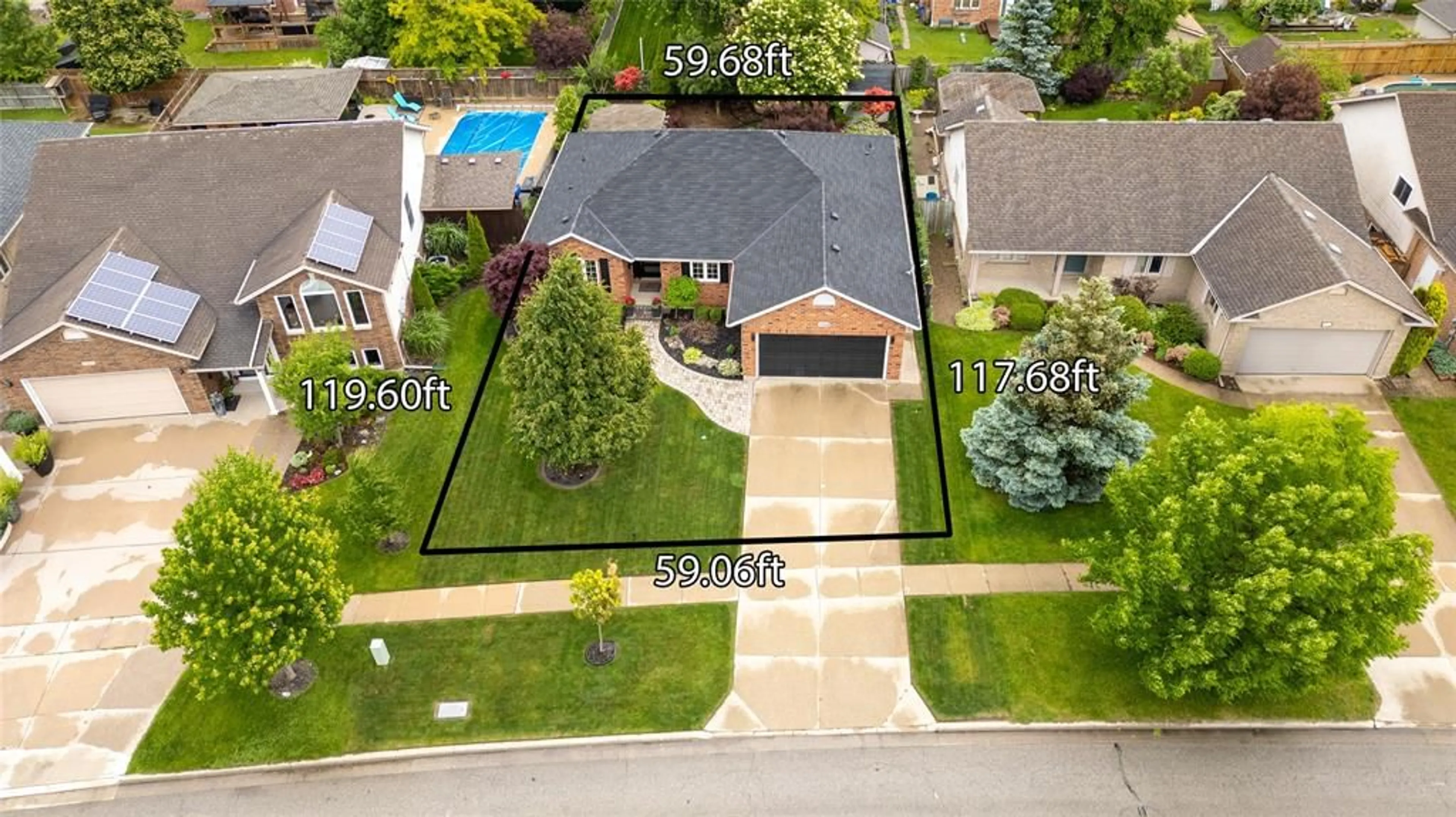 A pic from outside/outdoor area/front of a property/back of a property/a pic from drone, street for 1058 FINCH Dr, Sarnia Ontario N7S 6A8