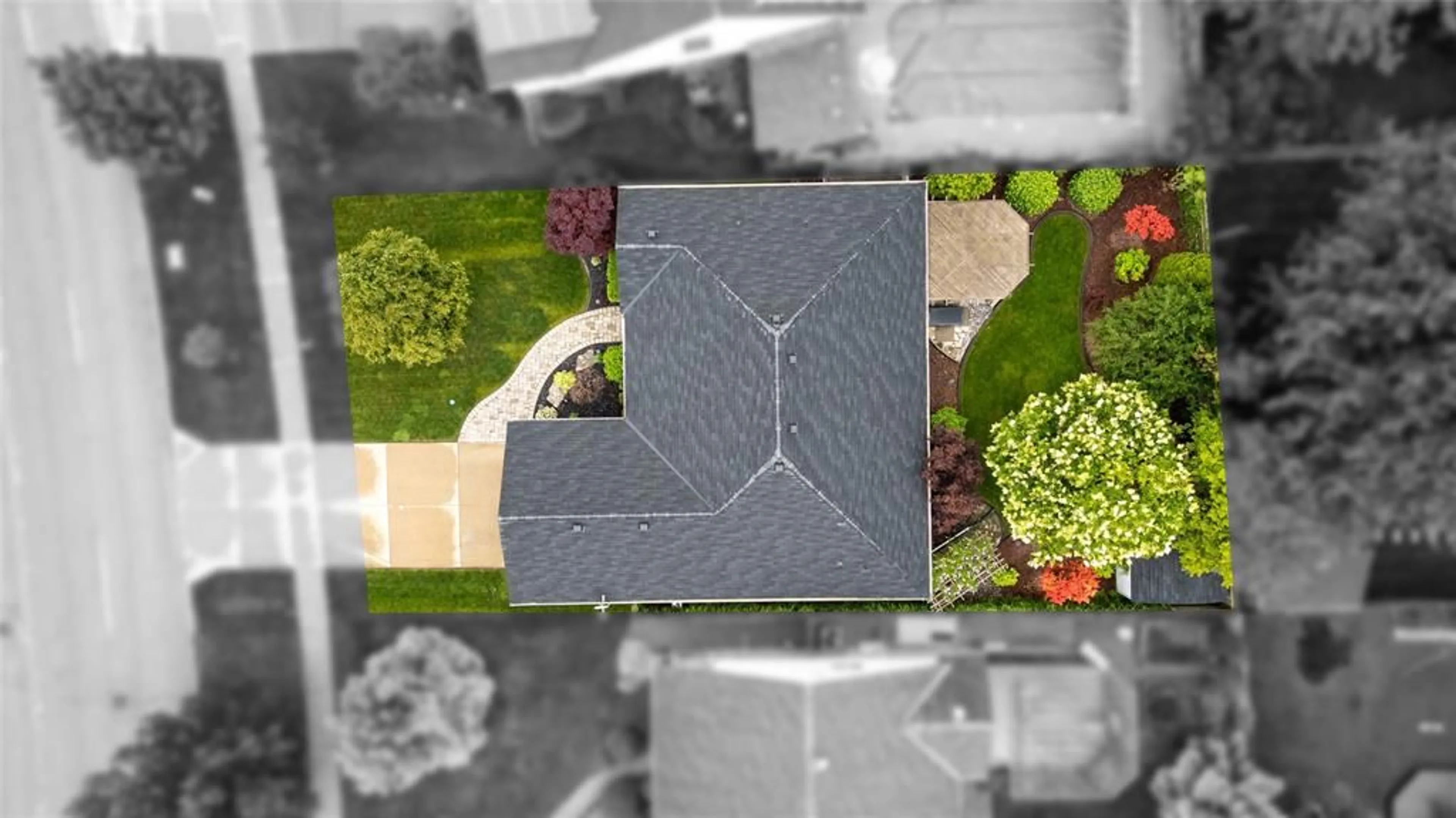 A pic from outside/outdoor area/front of a property/back of a property/a pic from drone, street for 1058 FINCH Dr, Sarnia Ontario N7S 6A8