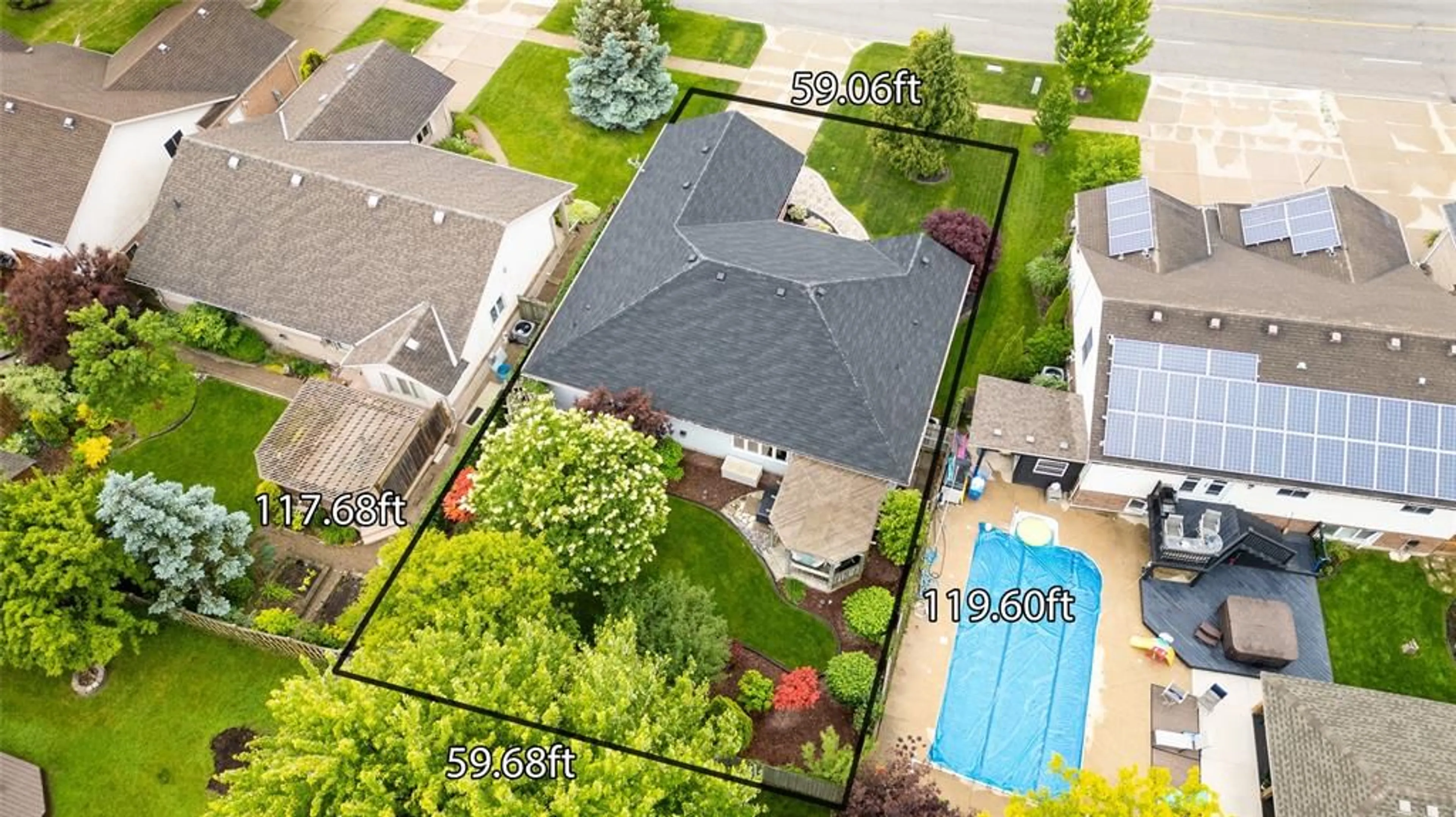 A pic from outside/outdoor area/front of a property/back of a property/a pic from drone, street for 1058 FINCH Dr, Sarnia Ontario N7S 6A8