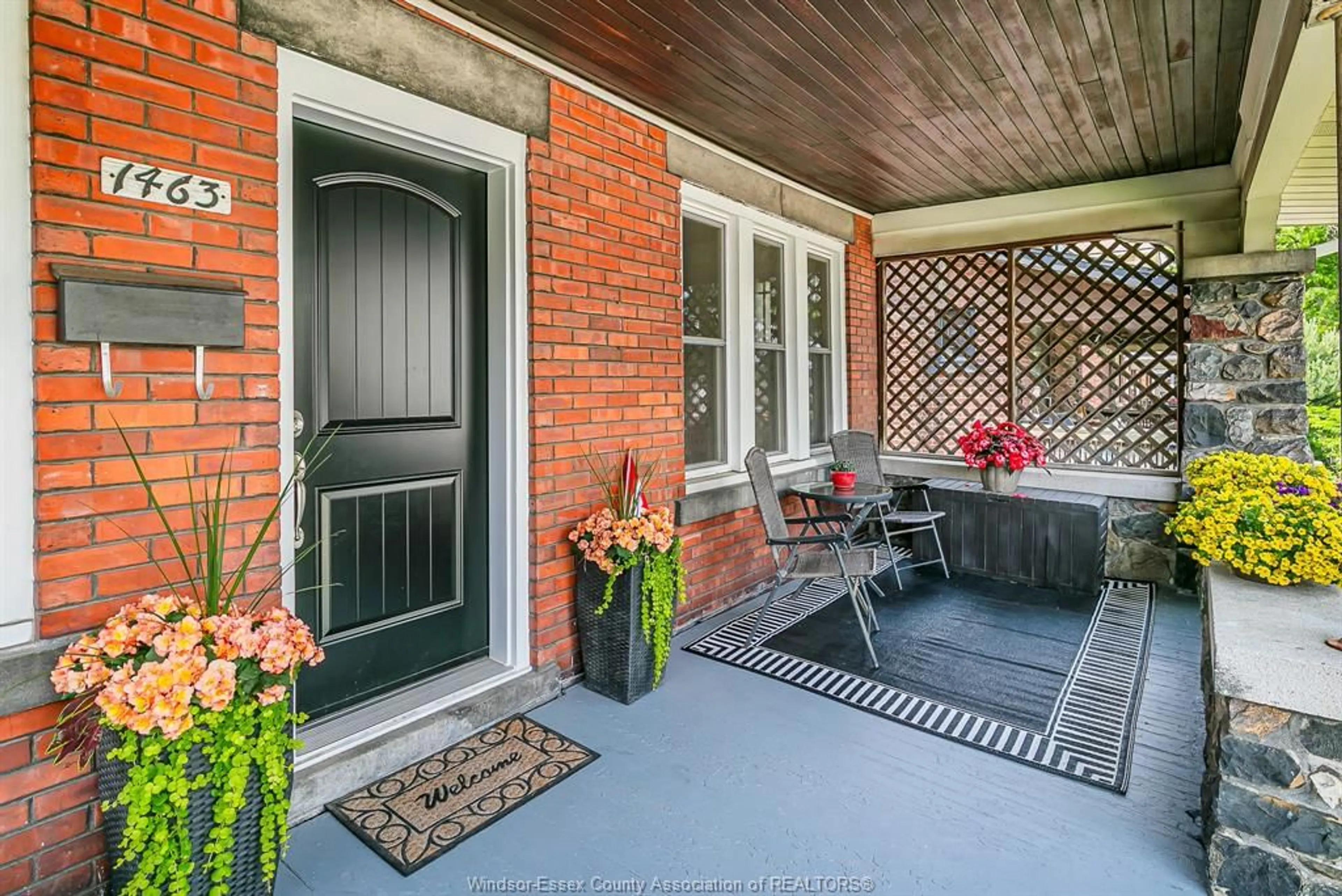 Patio, street for 1463 PELISSIER St, Windsor Ontario N8X 1M7
