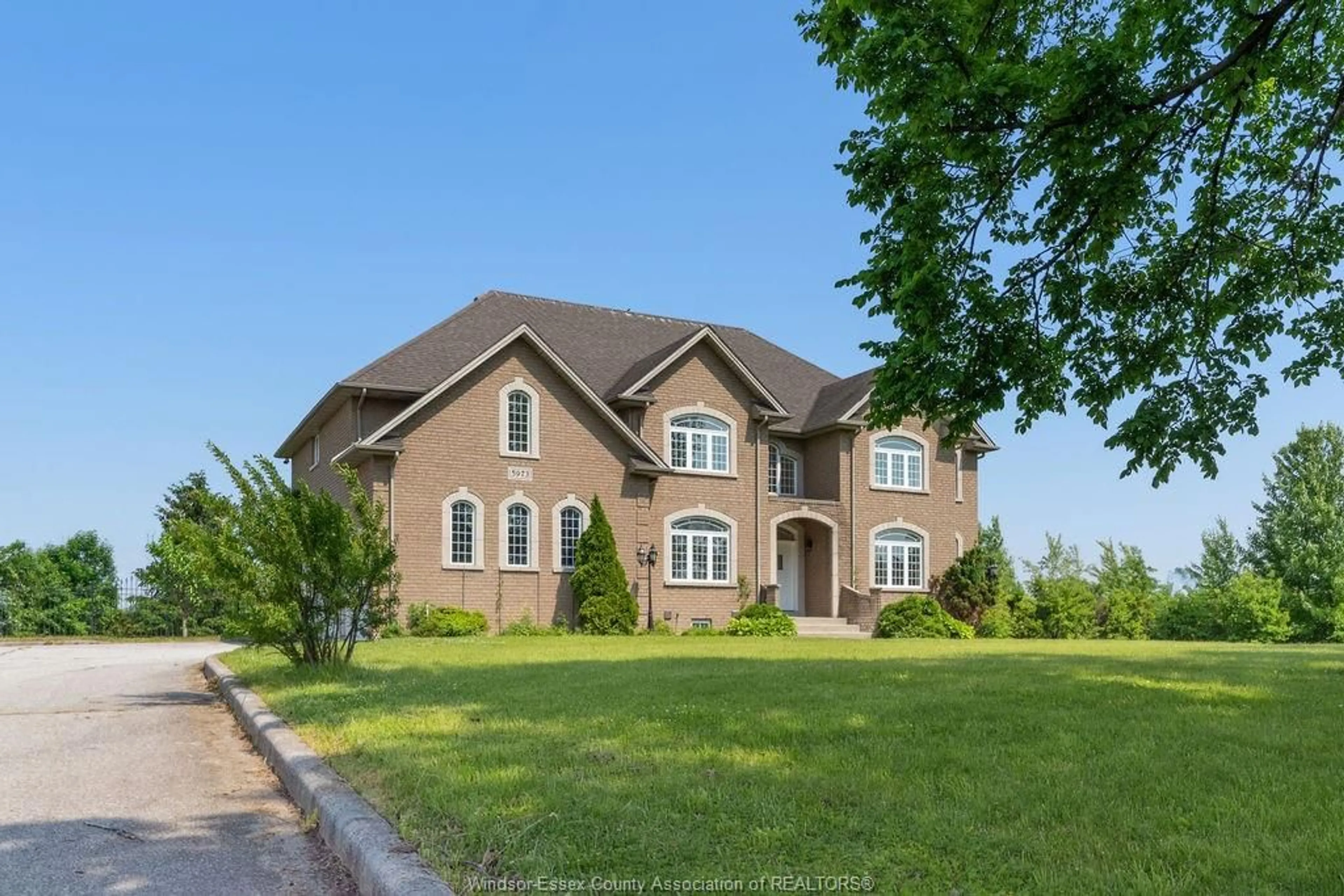 Home with brick exterior material, unknown for 5973 Concession 5, Amherstburg Ontario N9V 2Y9