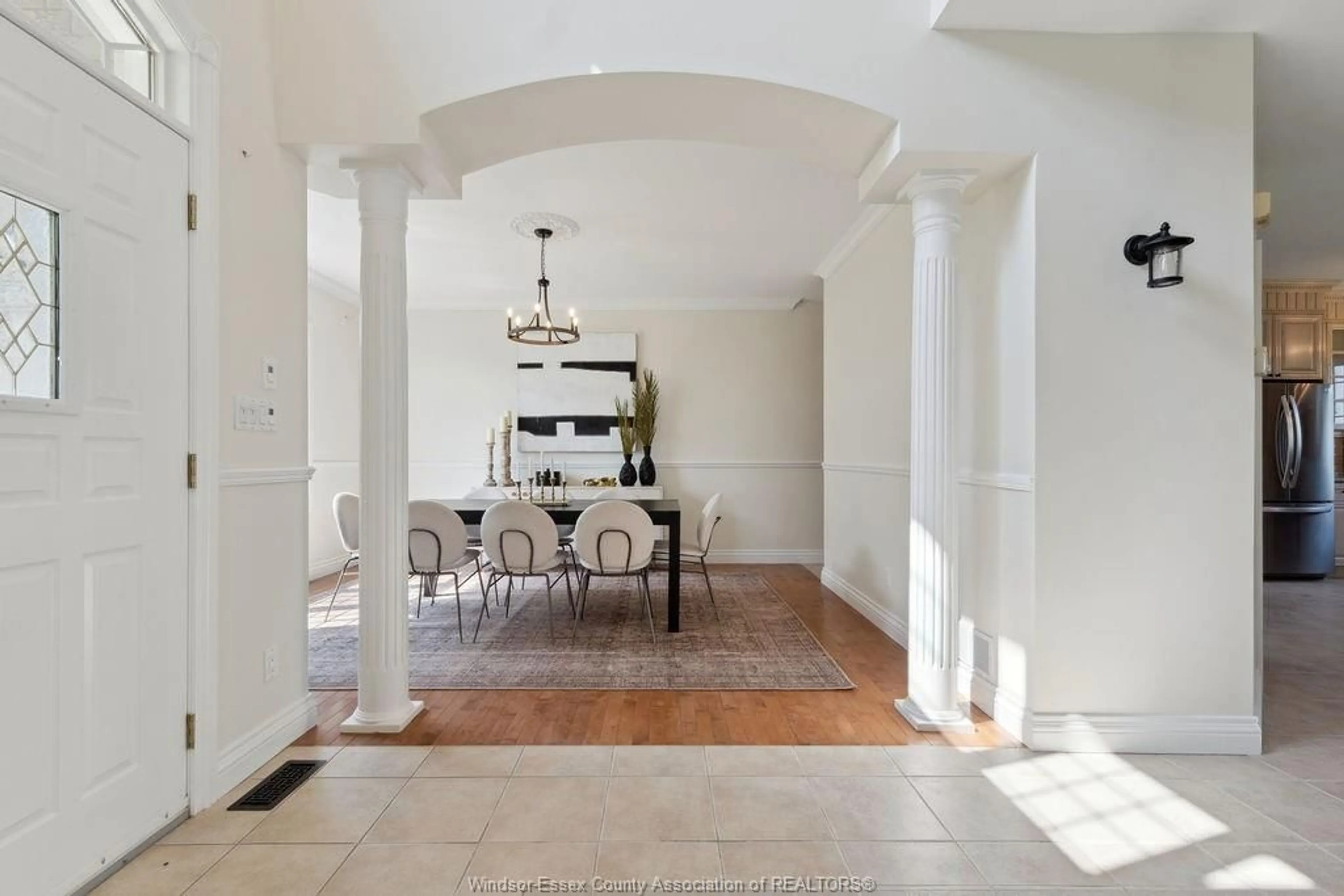 Indoor foyer for 5973 Concession 5, Amherstburg Ontario N9V 2Y9