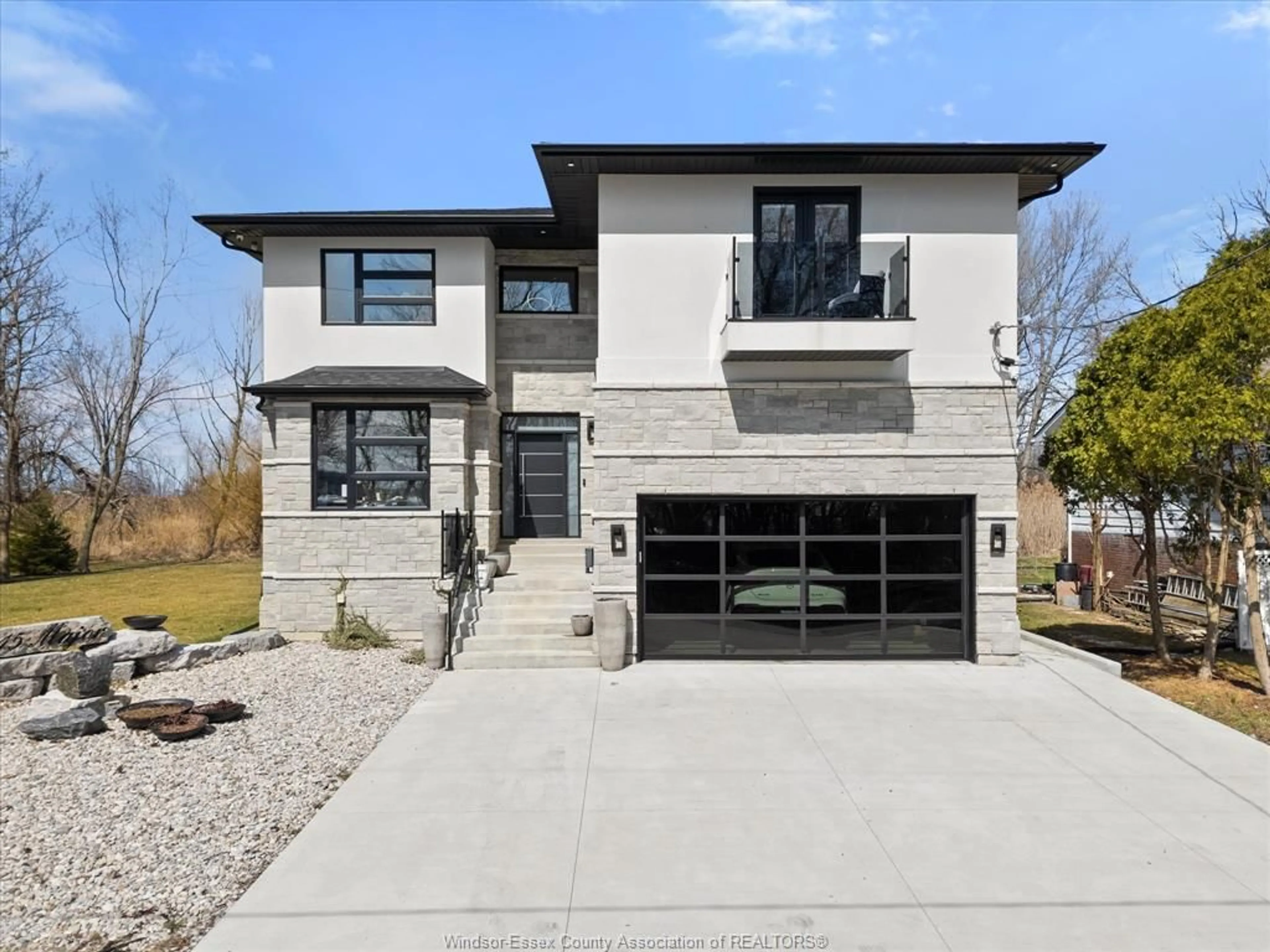 Home with brick exterior material, street for 15 MAJOR, LaSalle Ontario N9J 1C6