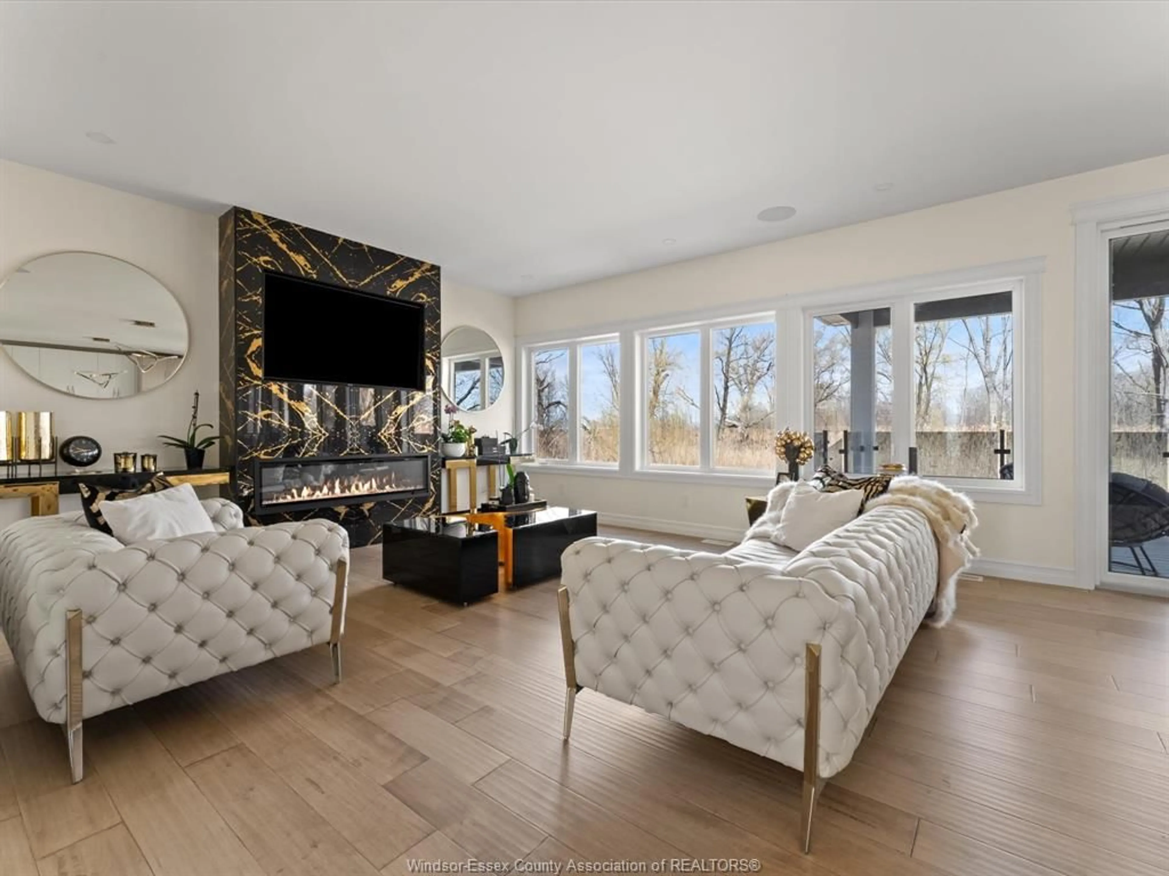Living room with furniture, wood/laminate floor for 15 MAJOR, LaSalle Ontario N9J 1C6