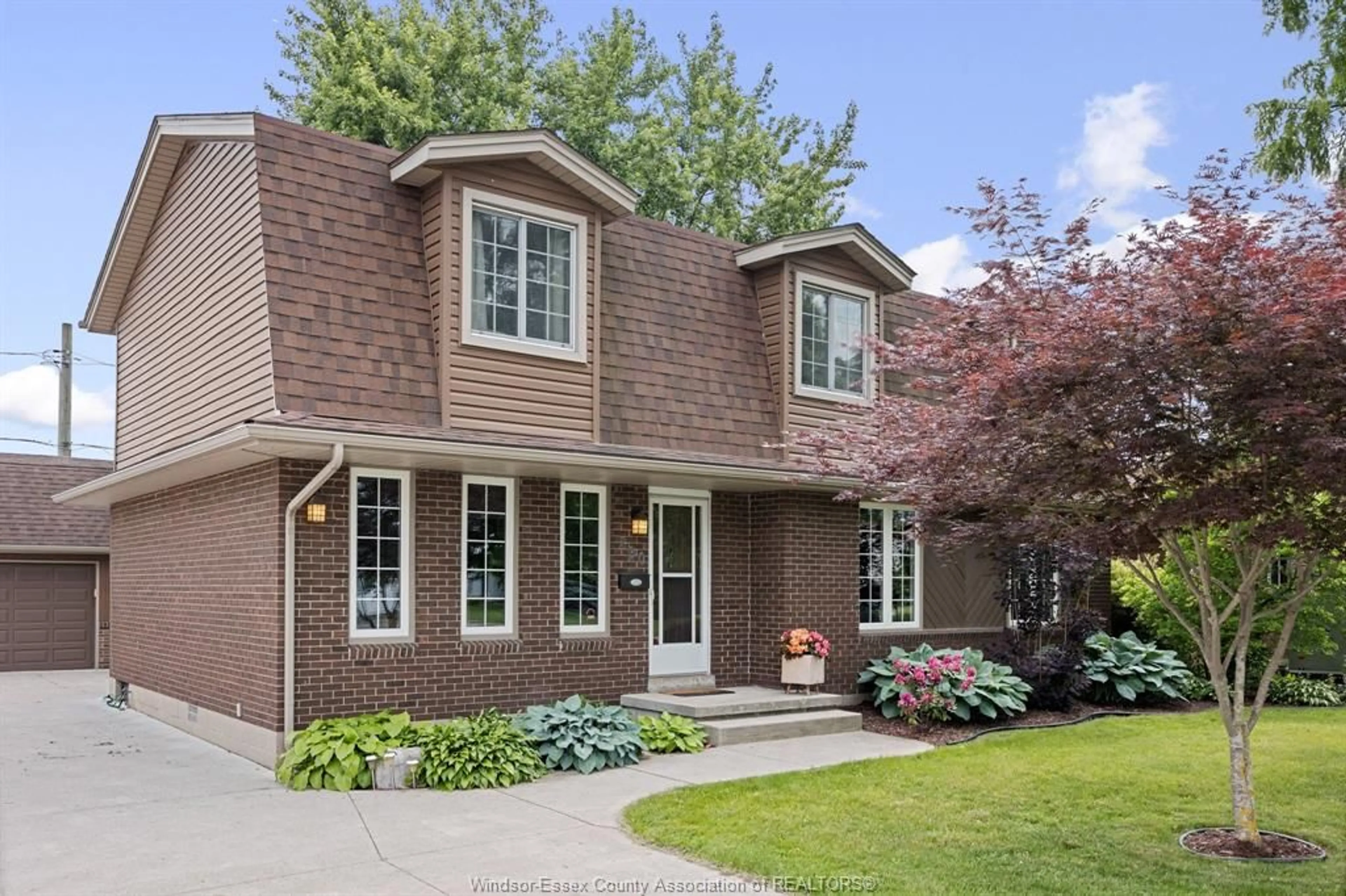 Home with brick exterior material, street for 290 VICTORY St, LaSalle Ontario N9J 1V6