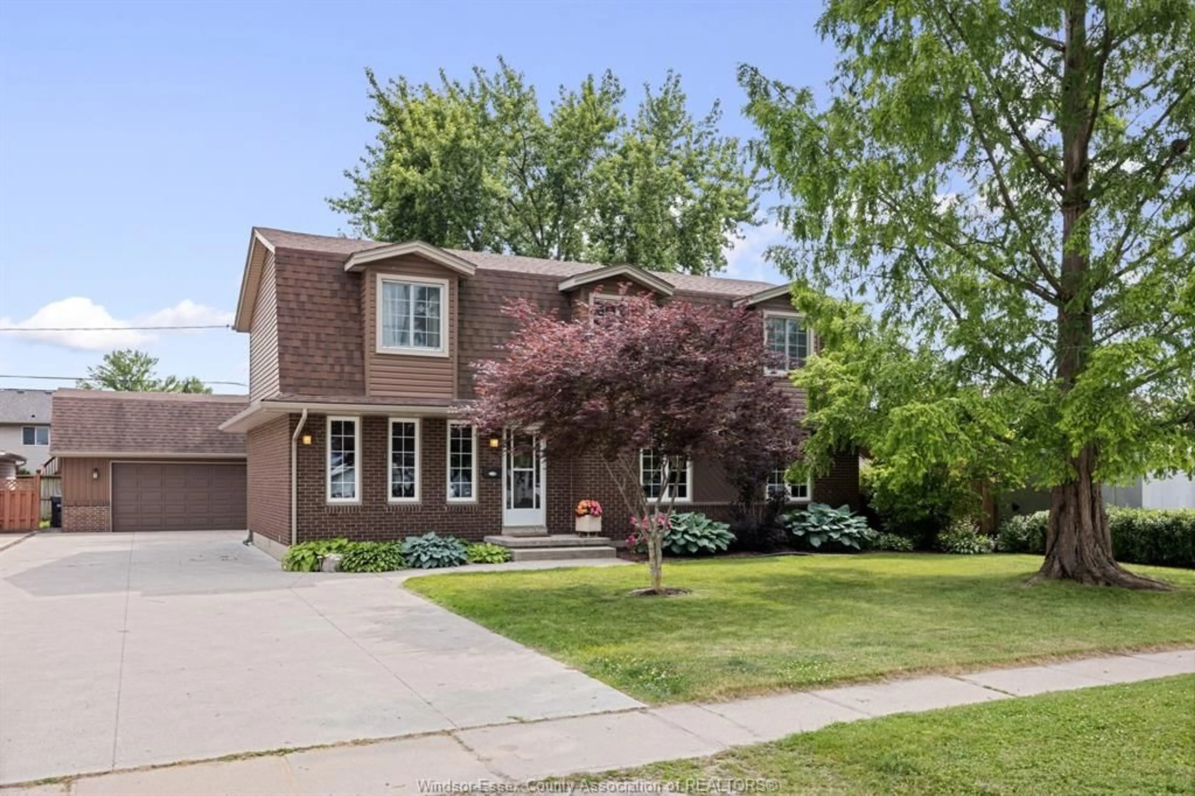 Home with brick exterior material, street for 290 VICTORY St, LaSalle Ontario N9J 1V6