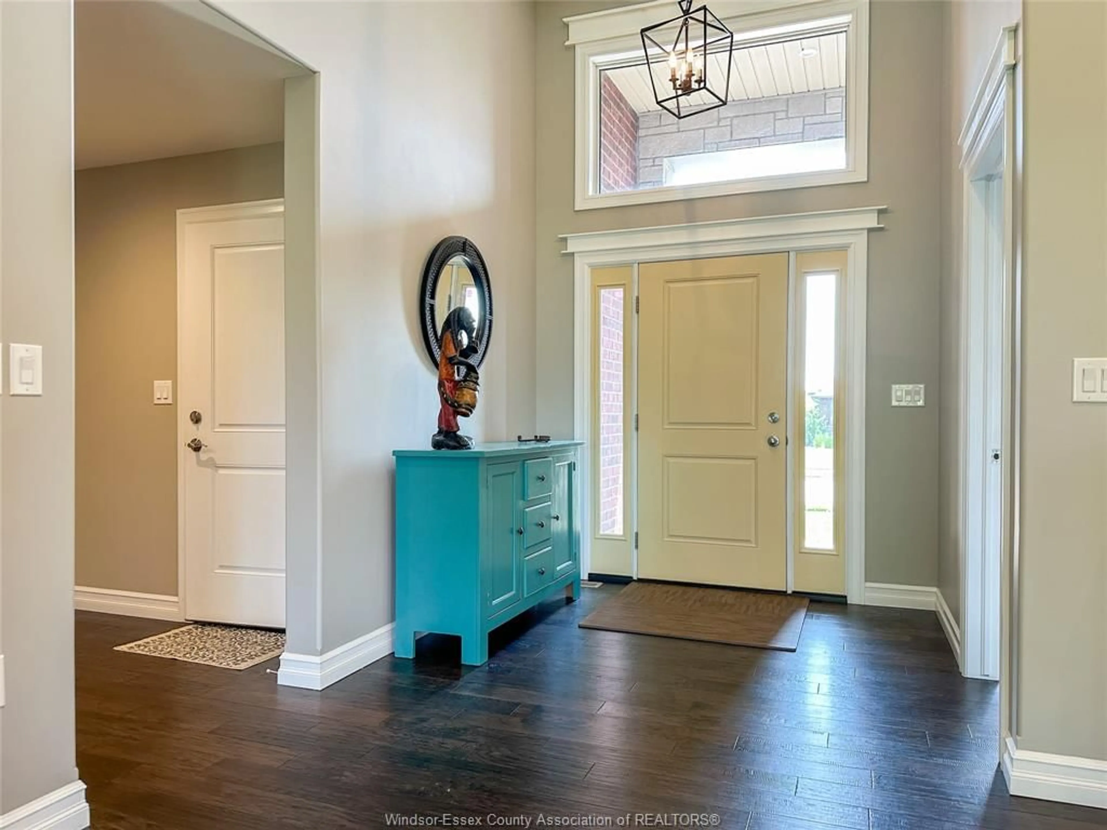 Indoor entryway for 70 CONSERVATION, Kingsville Ontario N9Y 0E5