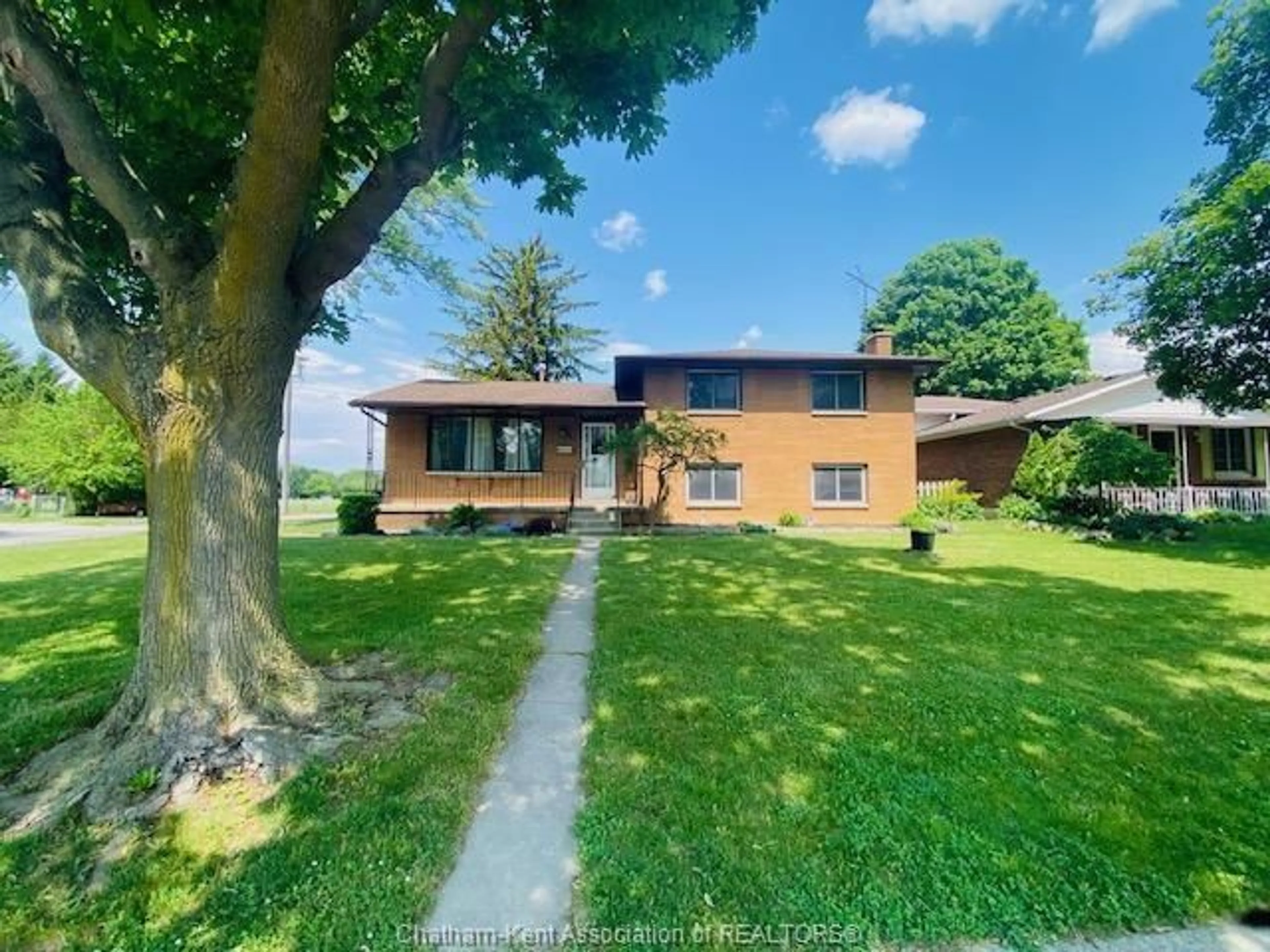 A pic from outside/outdoor area/front of a property/back of a property/a pic from drone, unknown for 248 BALDOON Rd, Chatham Ontario N7L 1E3