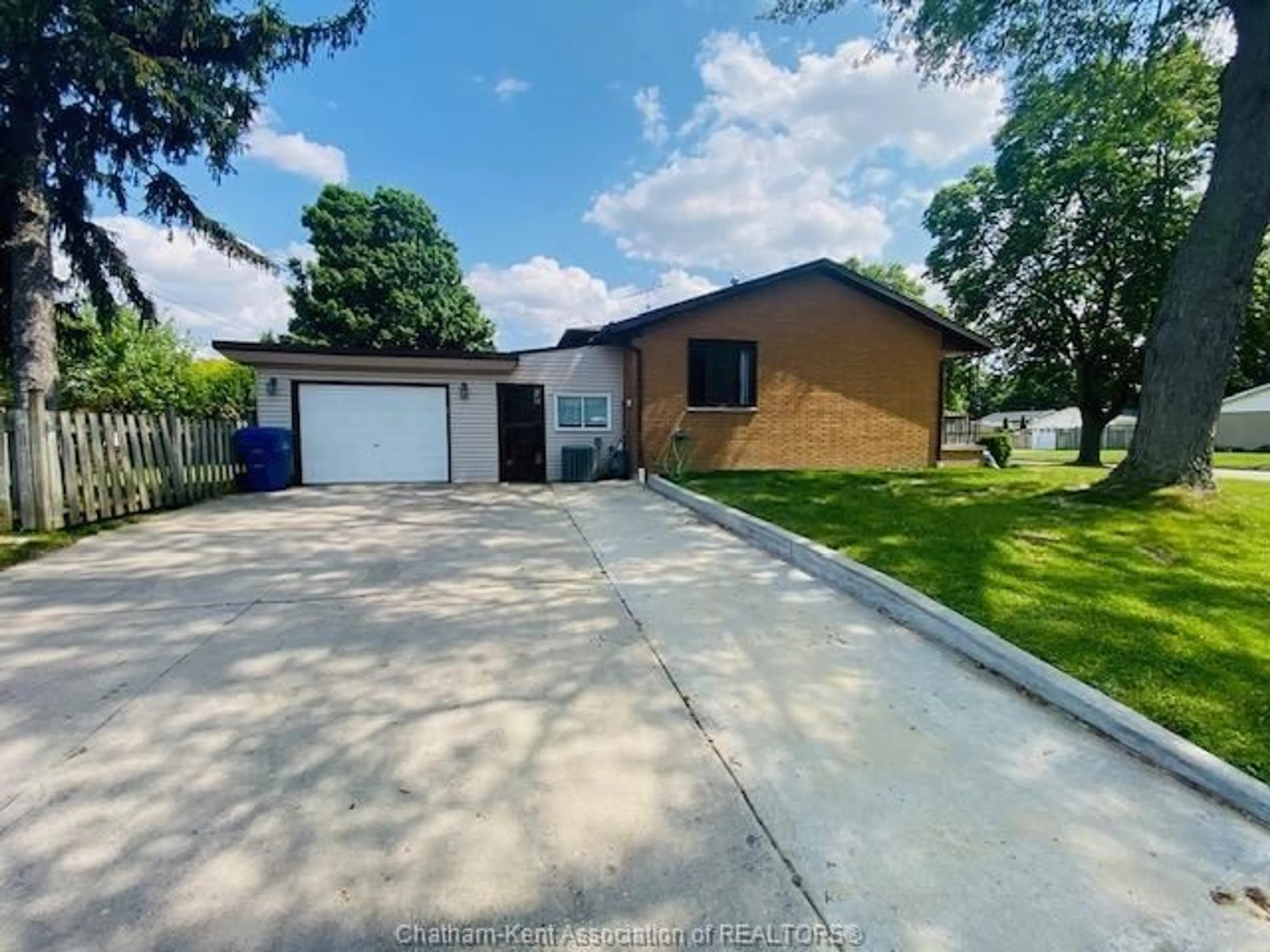 A pic from outside/outdoor area/front of a property/back of a property/a pic from drone, street for 248 BALDOON Rd, Chatham Ontario N7L 1E3