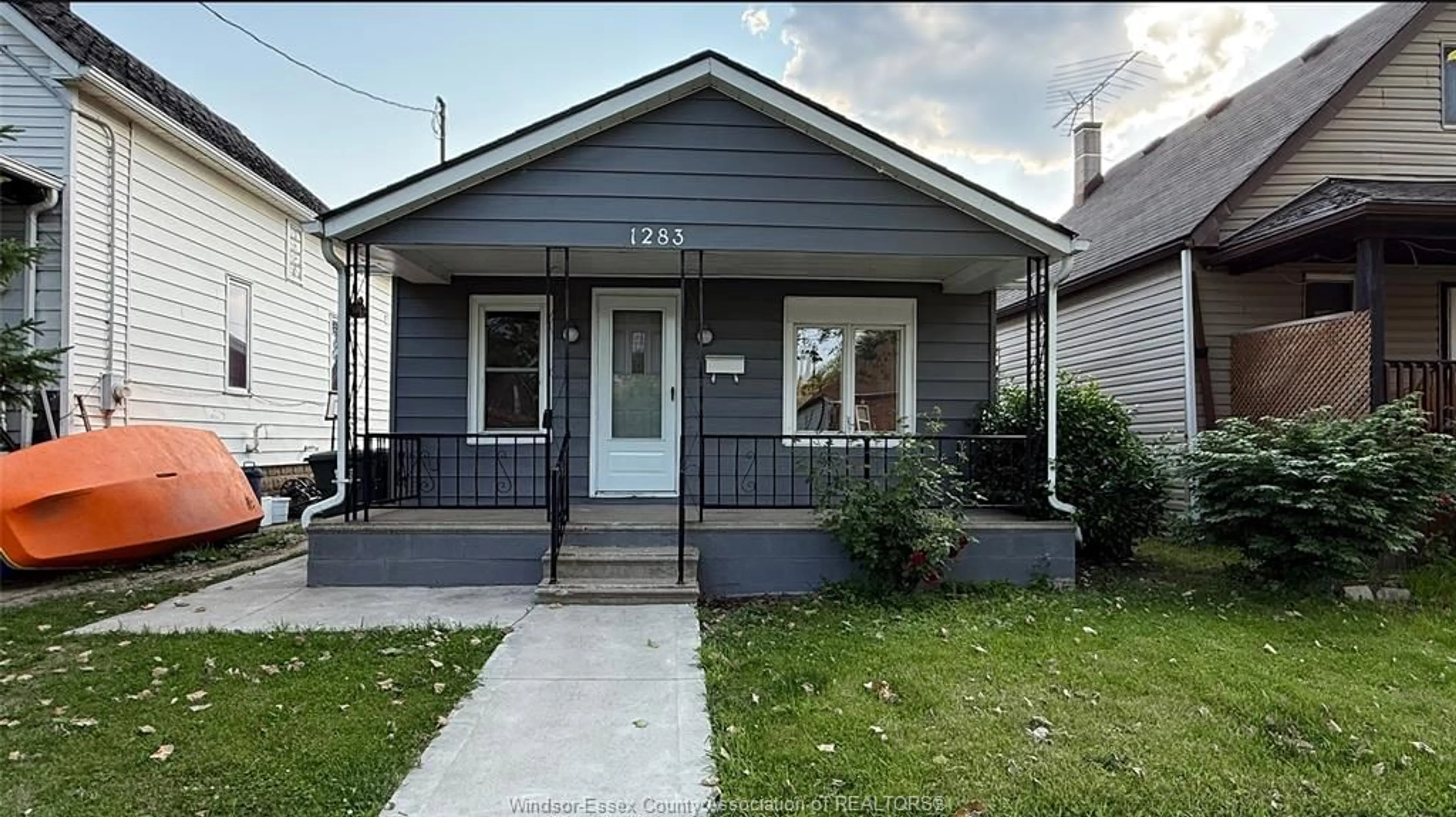 Home with vinyl exterior material, street for 1283 LAURENDEAU, Windsor Ontario N8Y 4B5