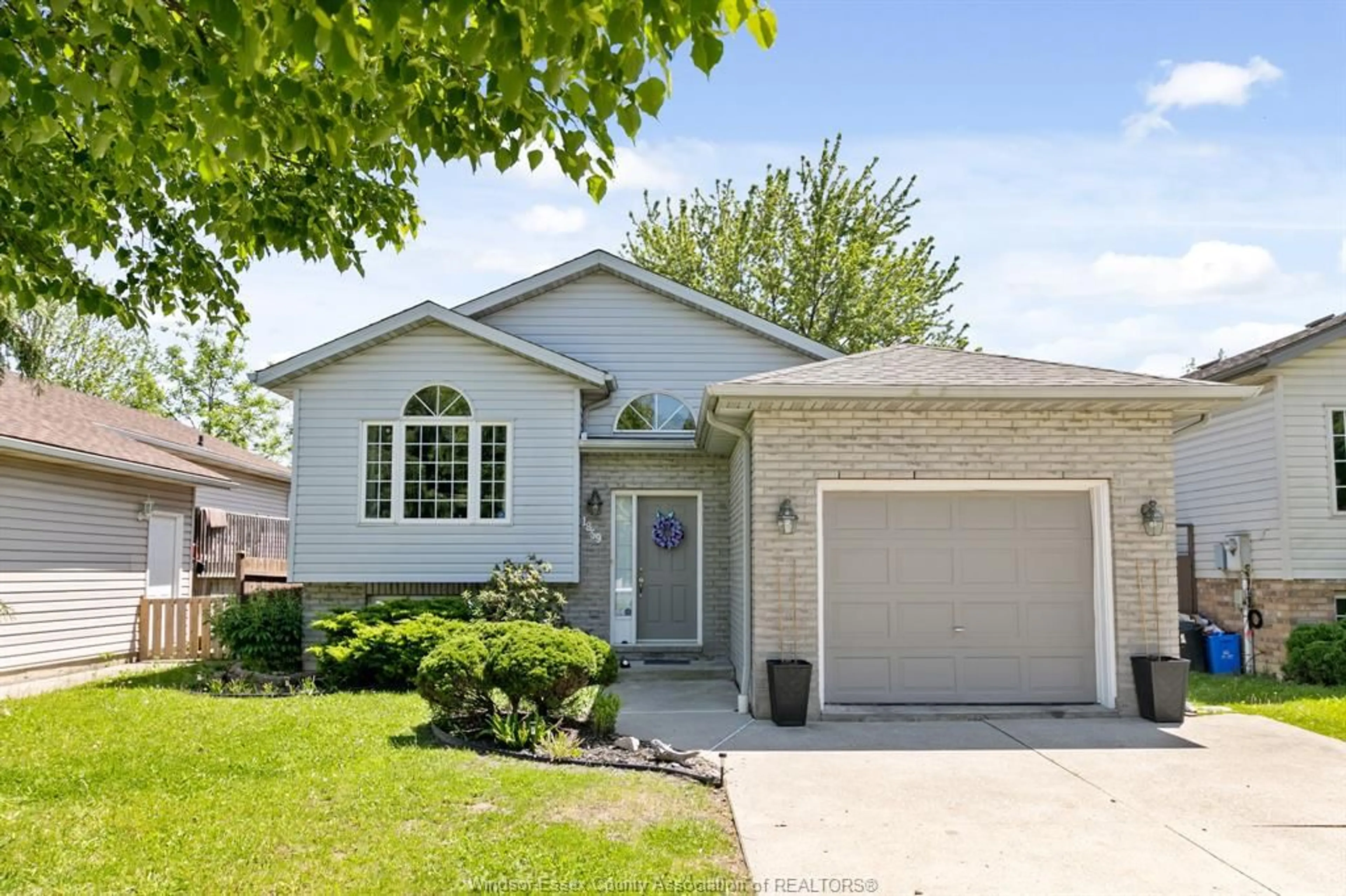 Home with vinyl exterior material, street for 1859 FULLER Cres, Windsor Ontario N8W 5S2