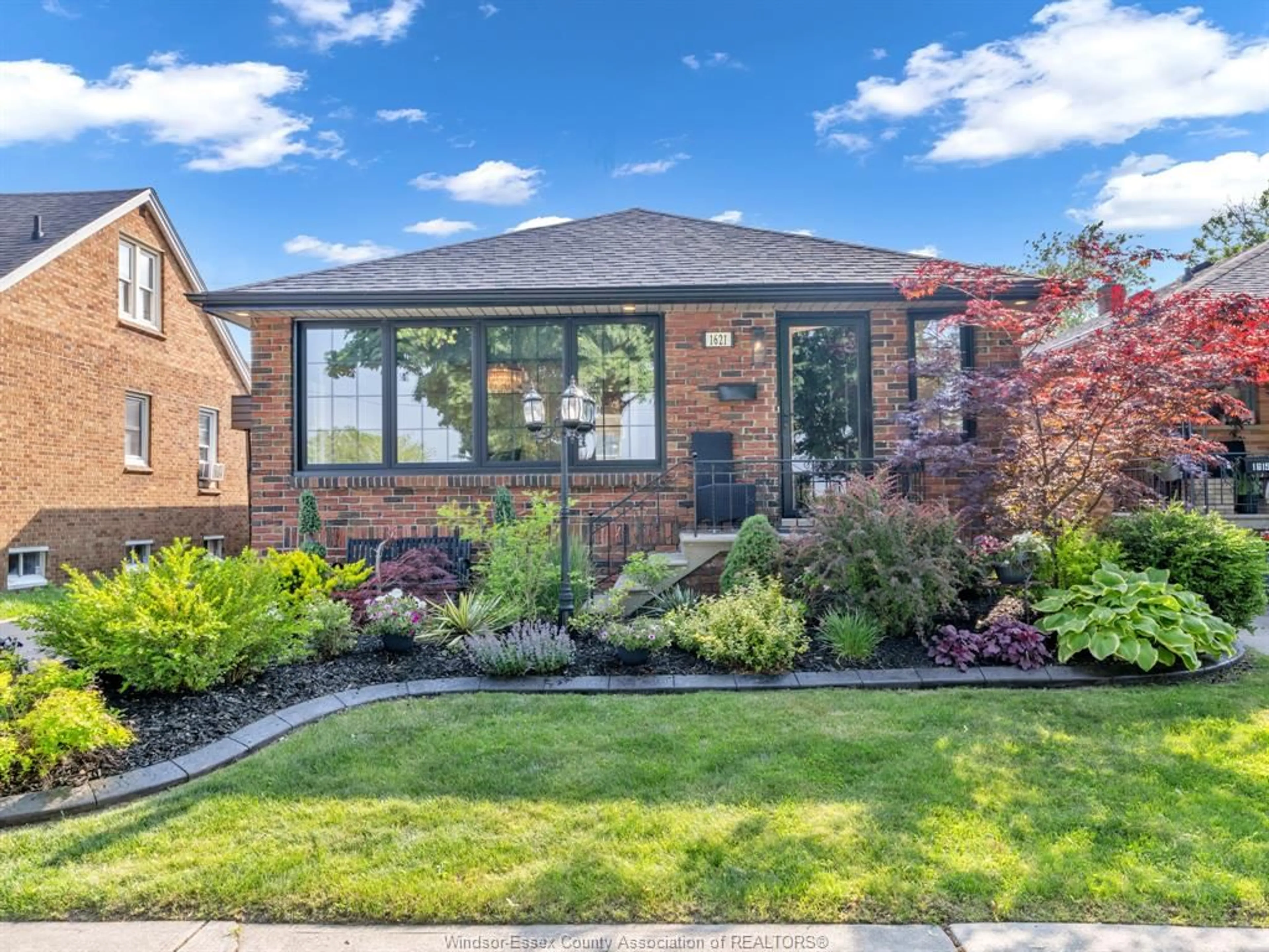 Home with brick exterior material, street for 1621 Alexis, Windsor Ontario N8Y 4P3