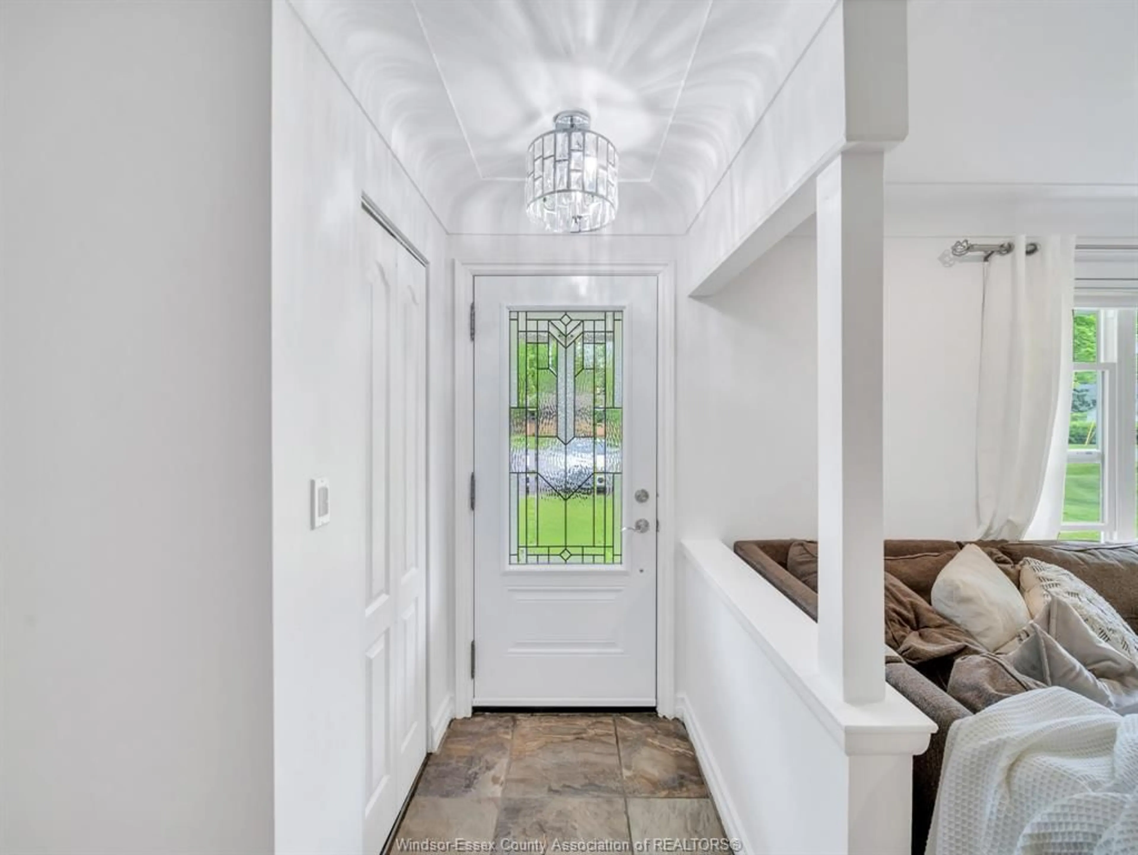 Indoor entryway for 301 ARLINGTON Blvd, Tecumseh Ontario N9N 2J8