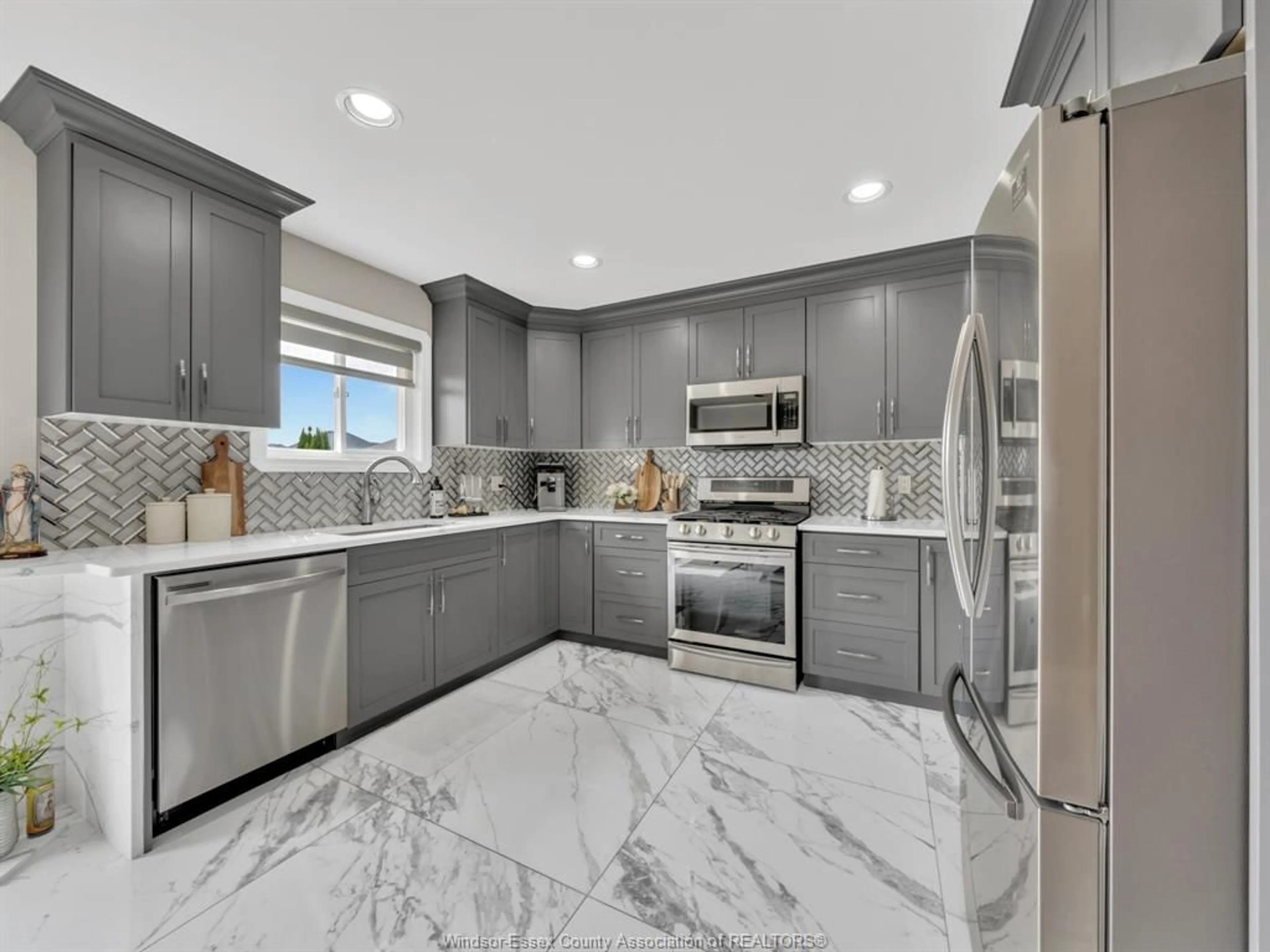 Contemporary kitchen, ceramic/tile floor for 137 AMY CROFT, Lakeshore Ontario N9K 1E6