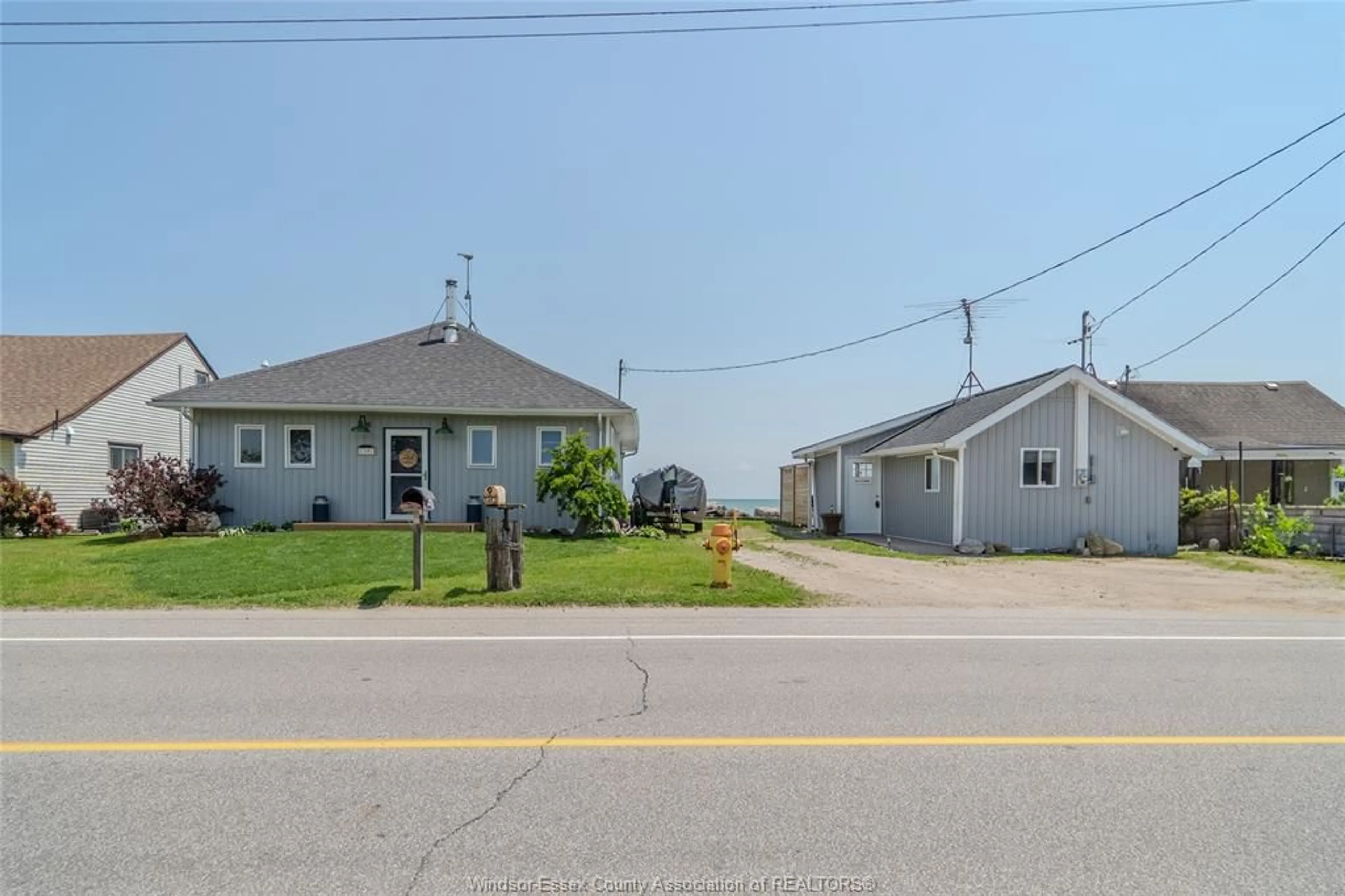 A pic from outside/outdoor area/front of a property/back of a property/a pic from drone, street for 1341 HERITAGE, Kingsville Ontario N9Y 2E6