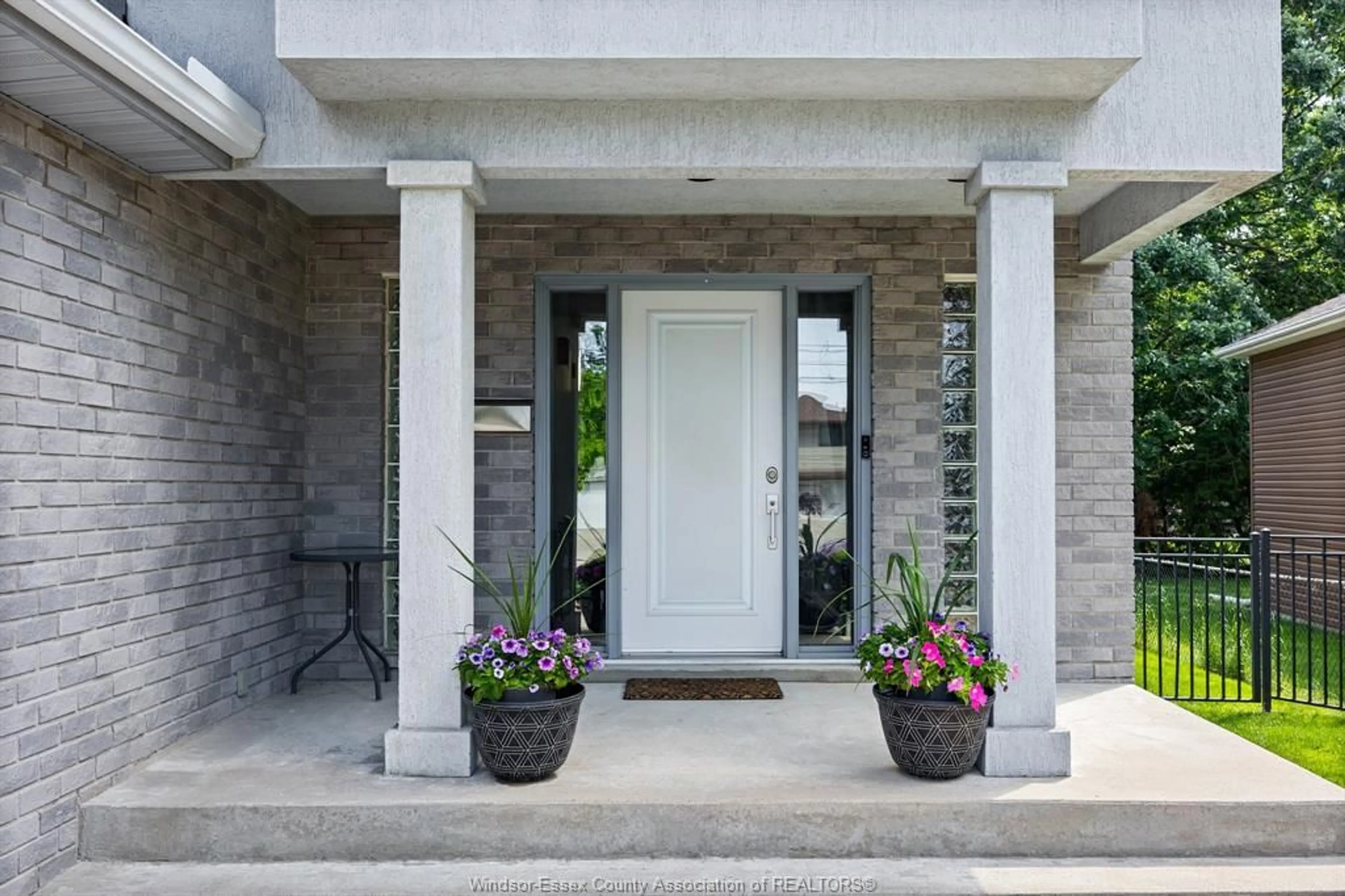 Indoor entryway for 4266 CASGRAIN Dr, Windsor Ontario N9G 2A8