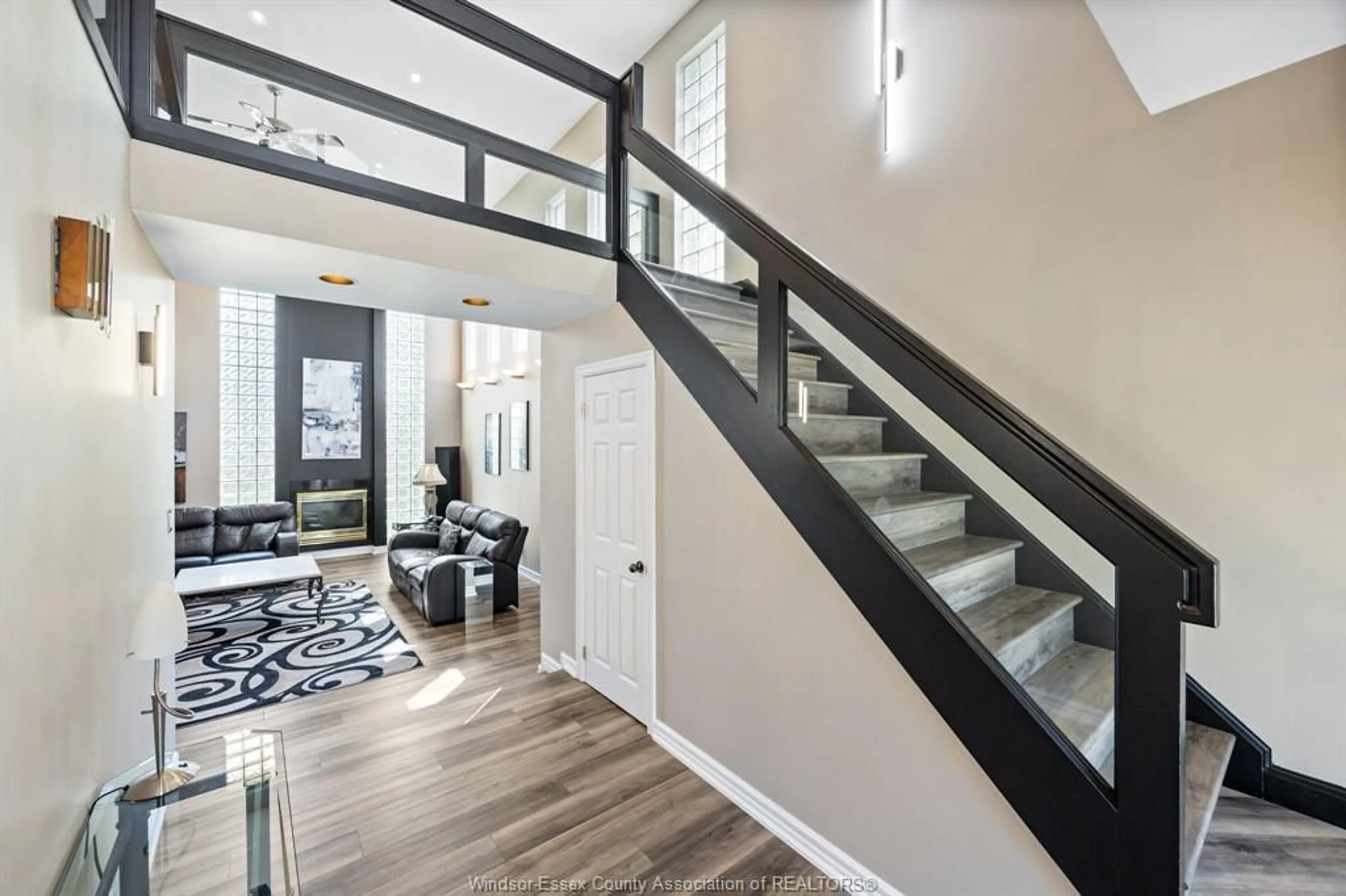Indoor entryway for 4266 CASGRAIN Dr, Windsor Ontario N9G 2A8