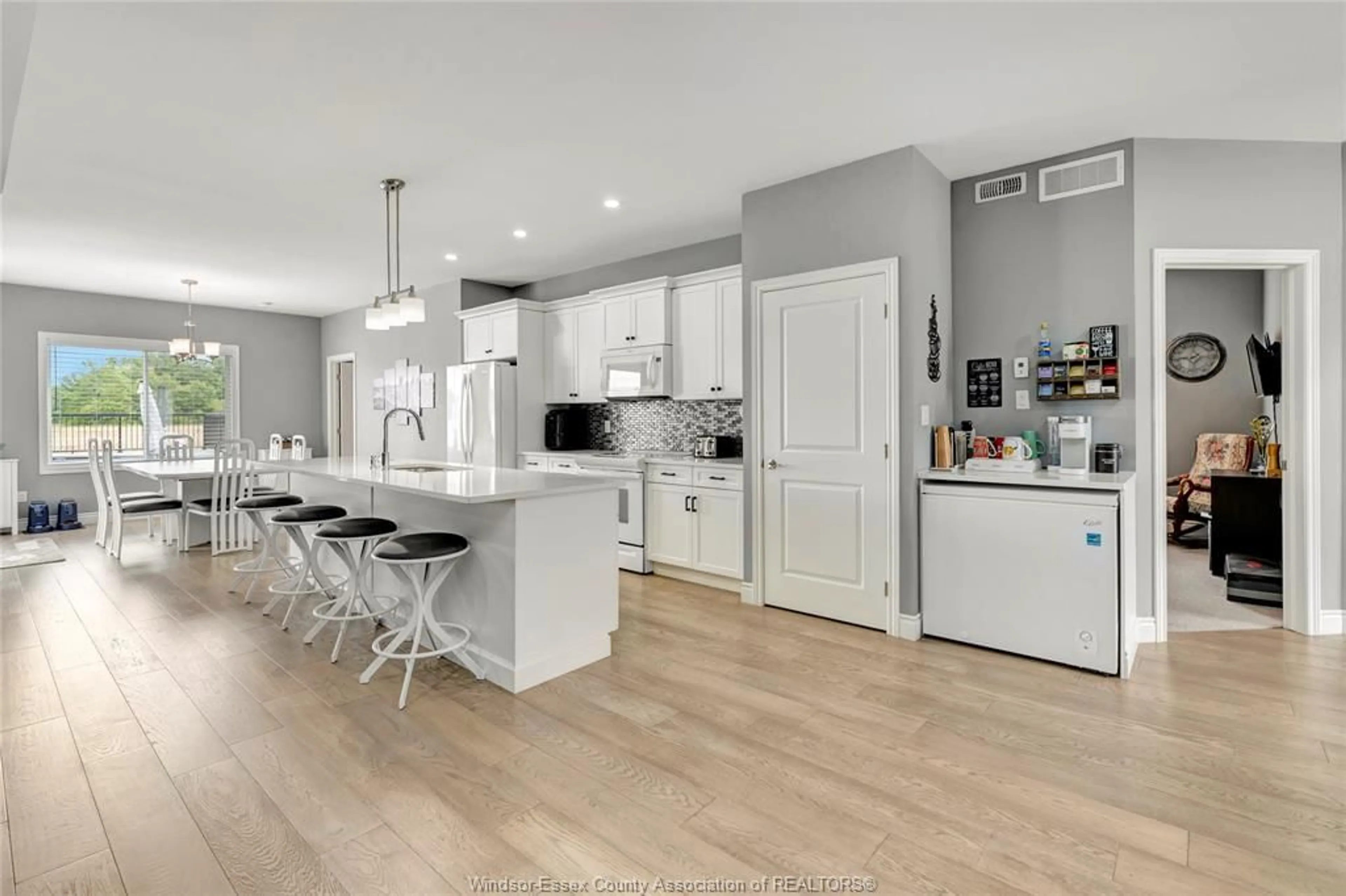 Open concept kitchen, unknown for 134 DAVIS St, Amherstburg Ontario N9V 0G9