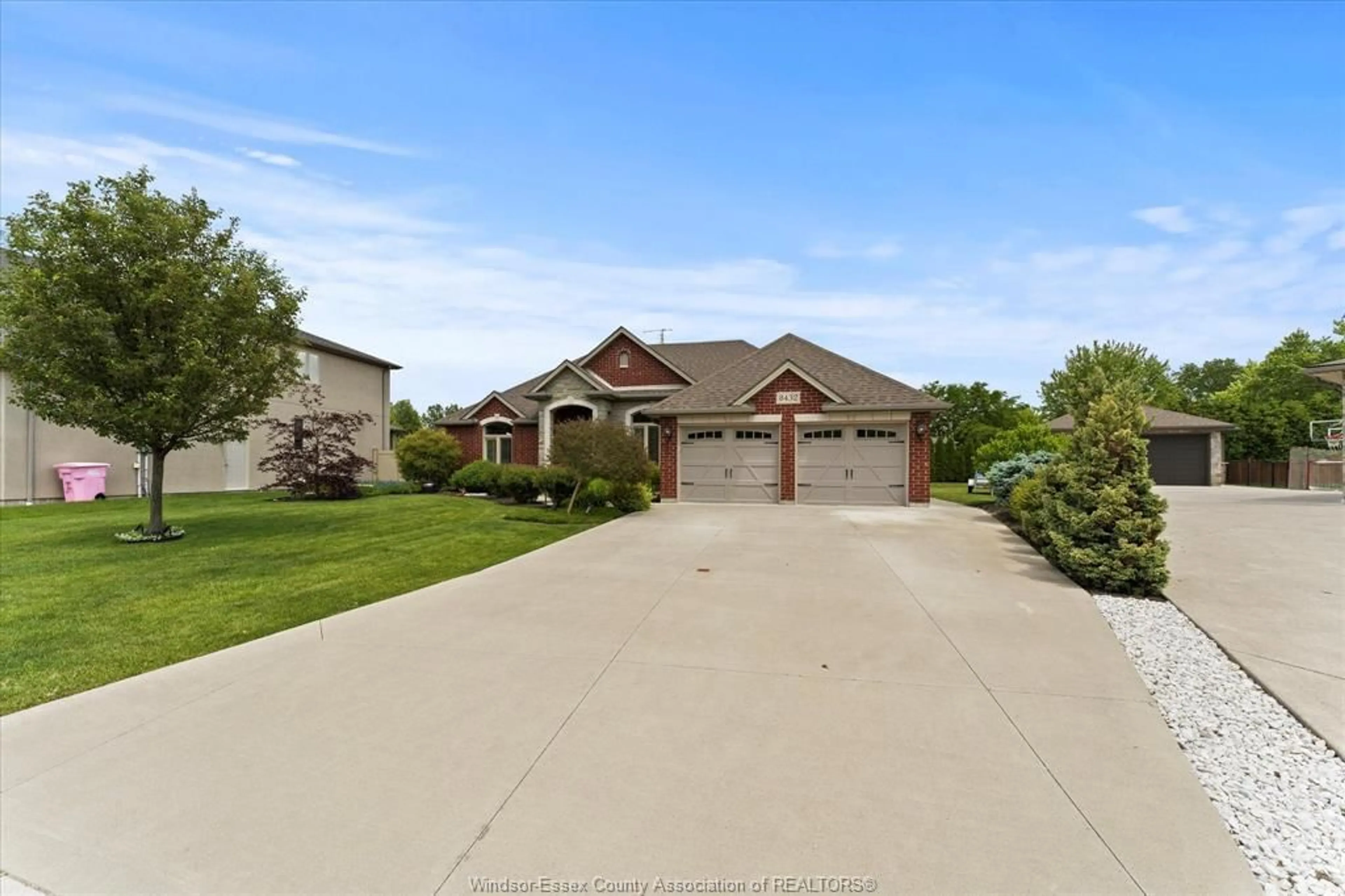 A pic from outside/outdoor area/front of a property/back of a property/a pic from drone, water/lake/river/ocean view for 8432 ANNIE Ave, Amherstburg Ontario N0R 1J0
