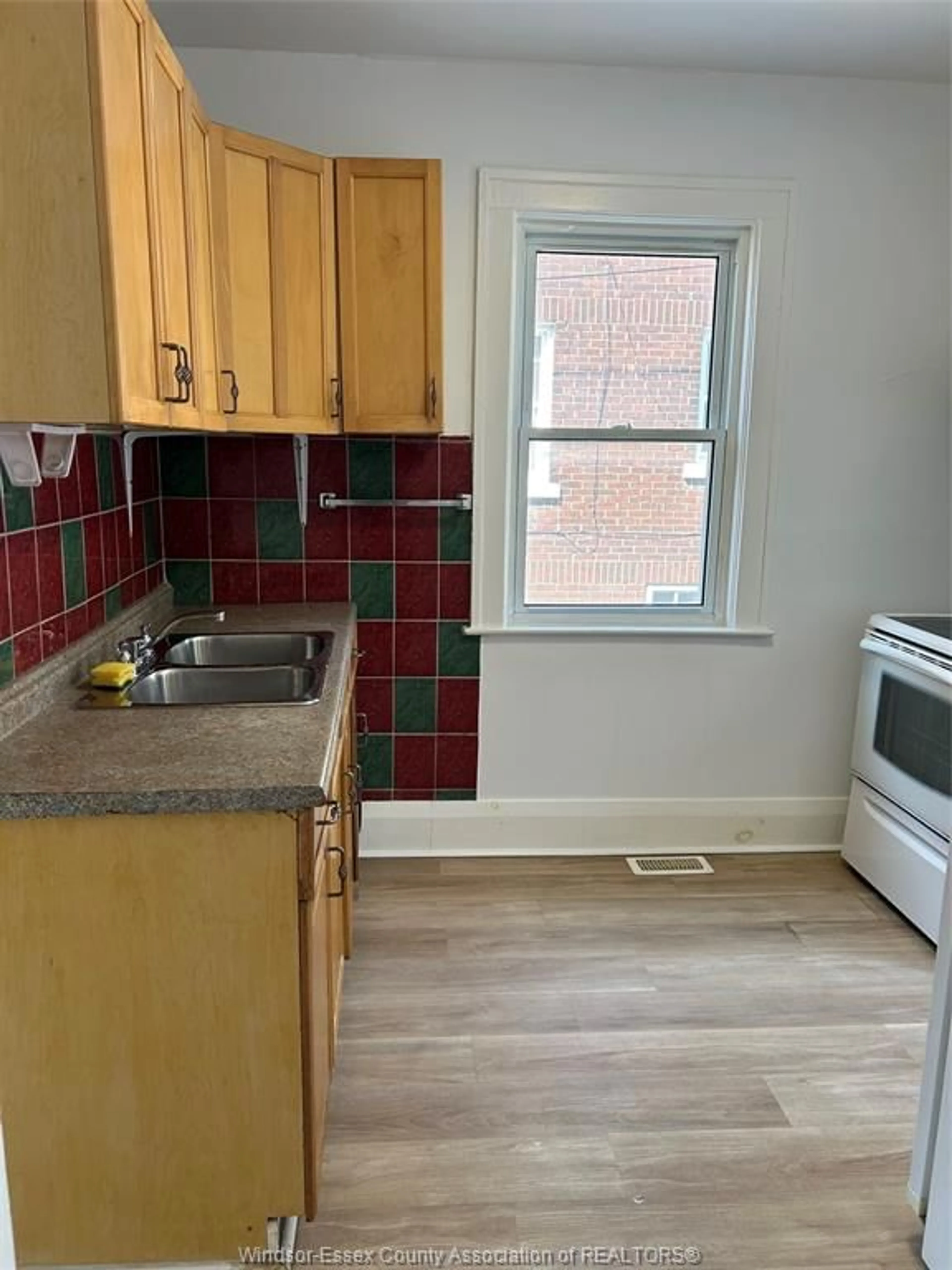 Standard kitchen, unknown for 442 ERIE ST, Windsor Ontario N9A 6B9