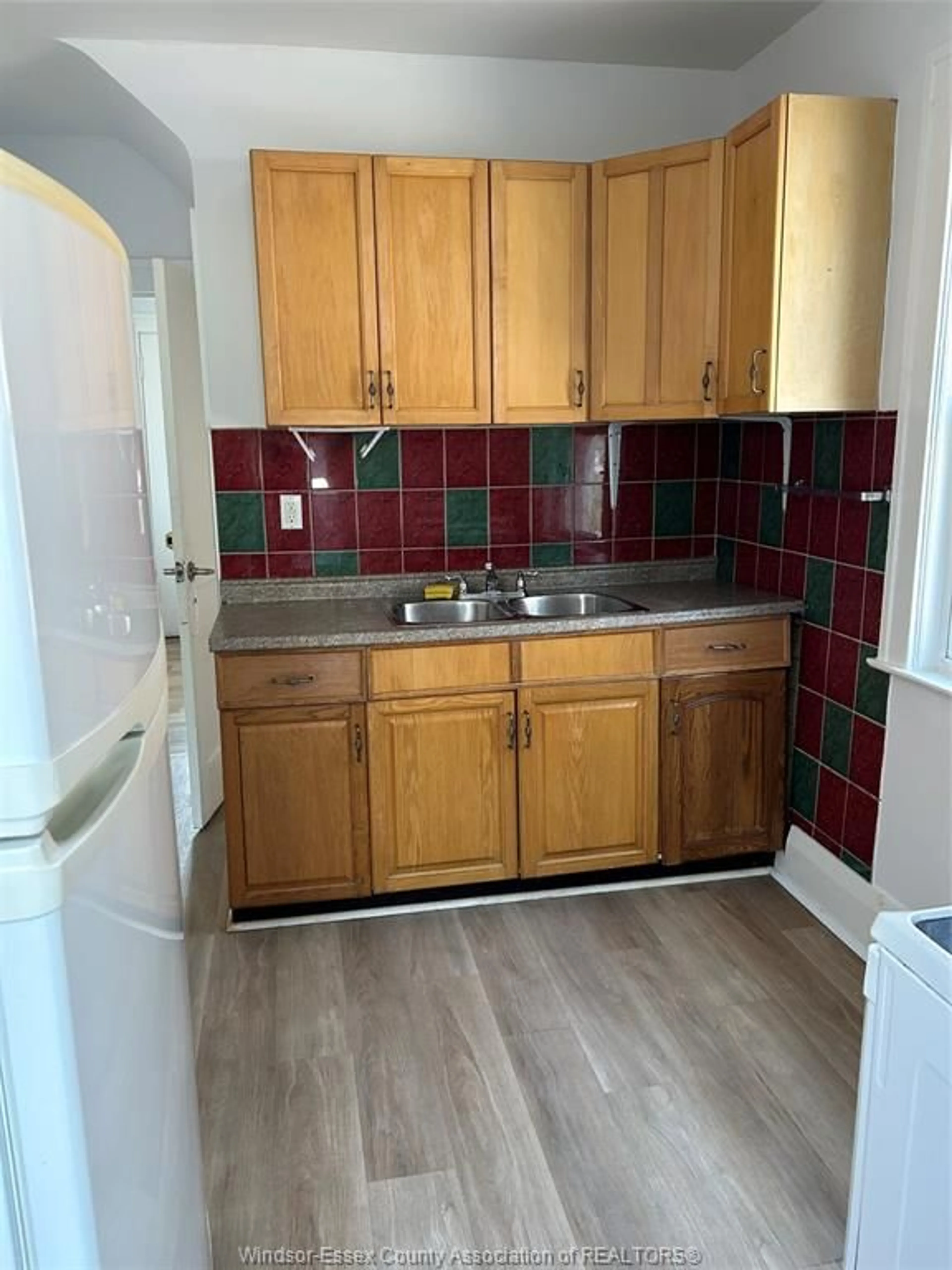 Standard kitchen, unknown for 442 ERIE ST, Windsor Ontario N9A 6B9