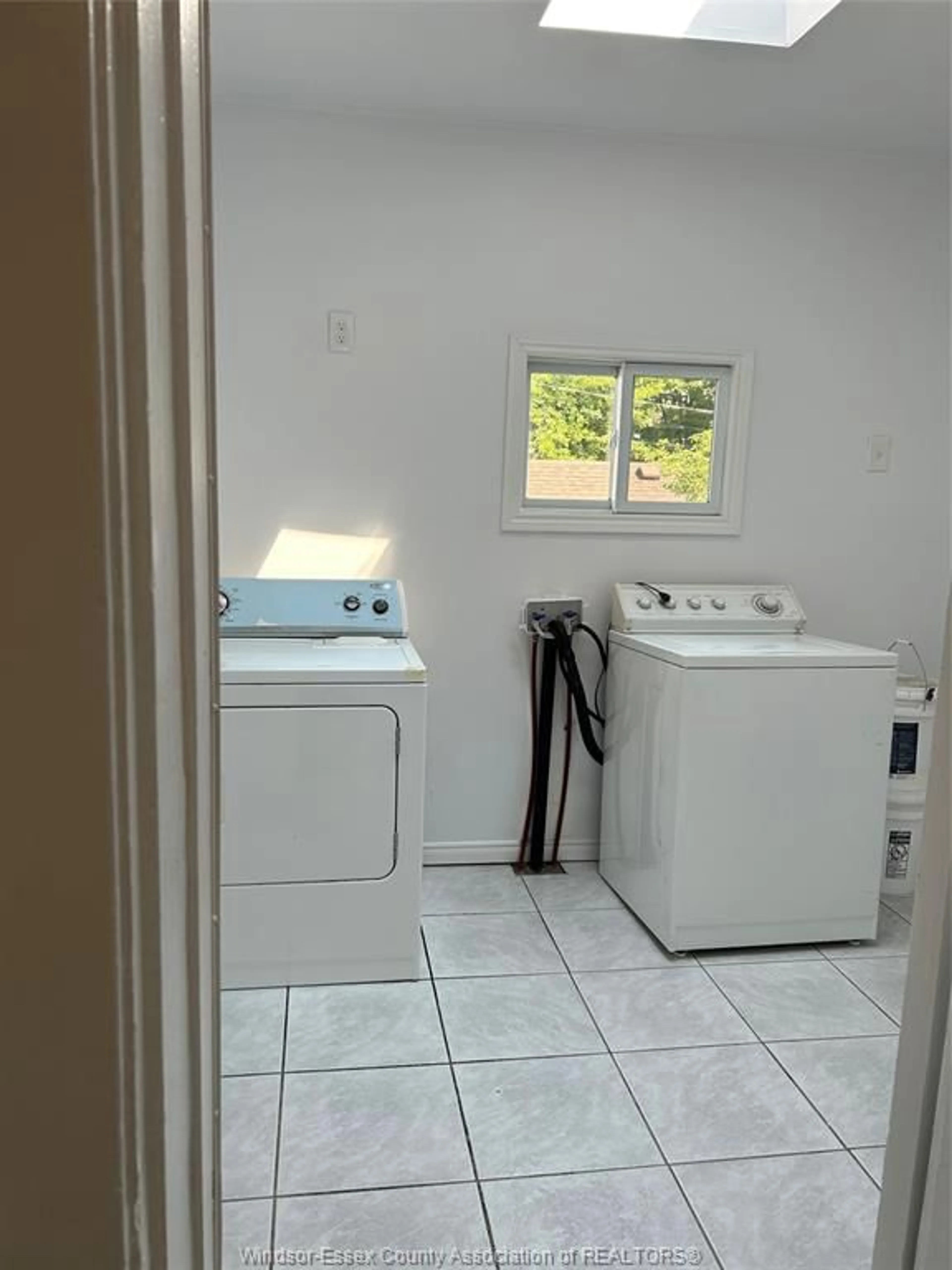 Laundry room for 442 ERIE ST, Windsor Ontario N9A 6B9