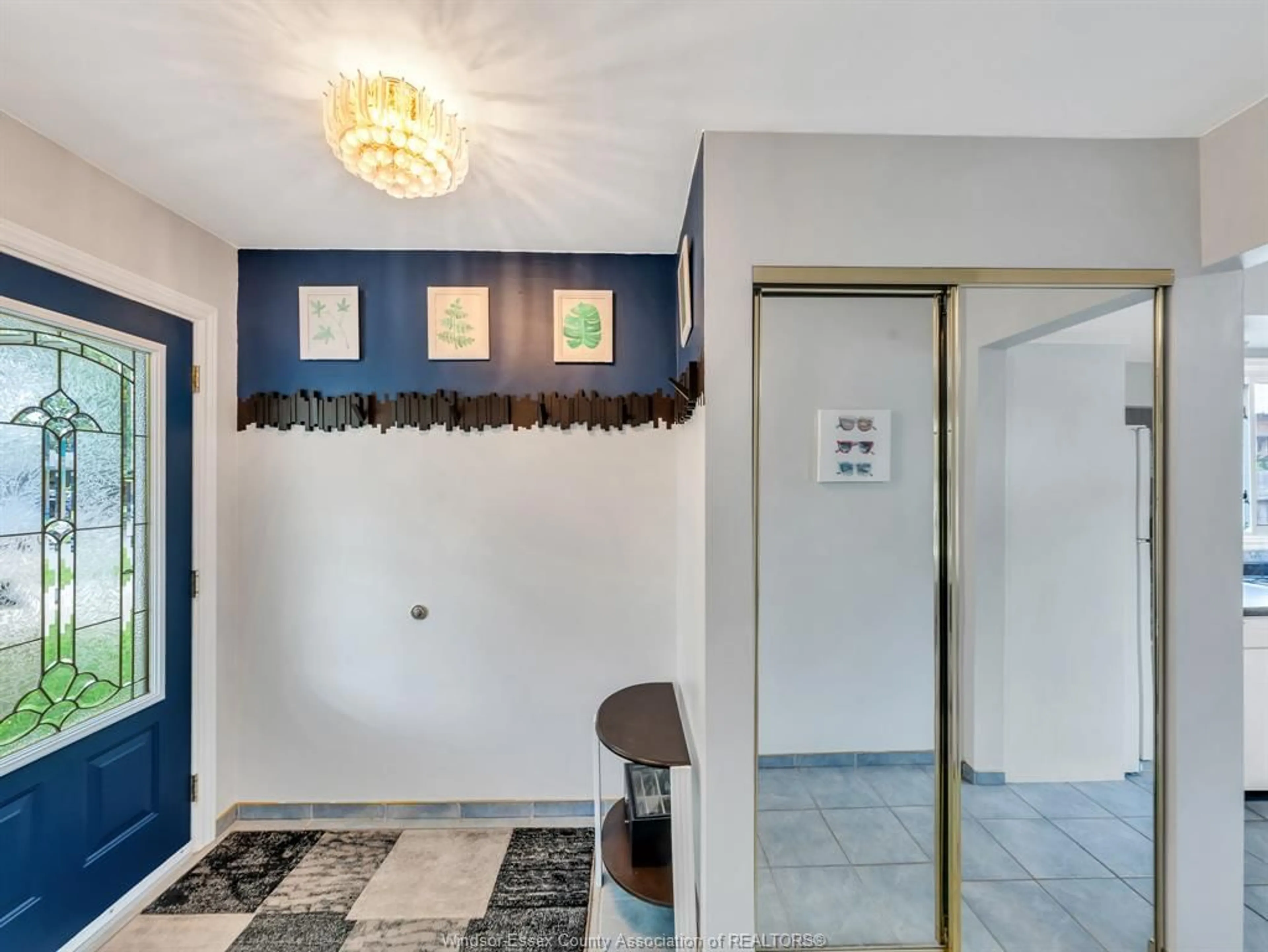 Indoor foyer for 1326 Isabelle Pl, Windsor Ontario N8S 4J5