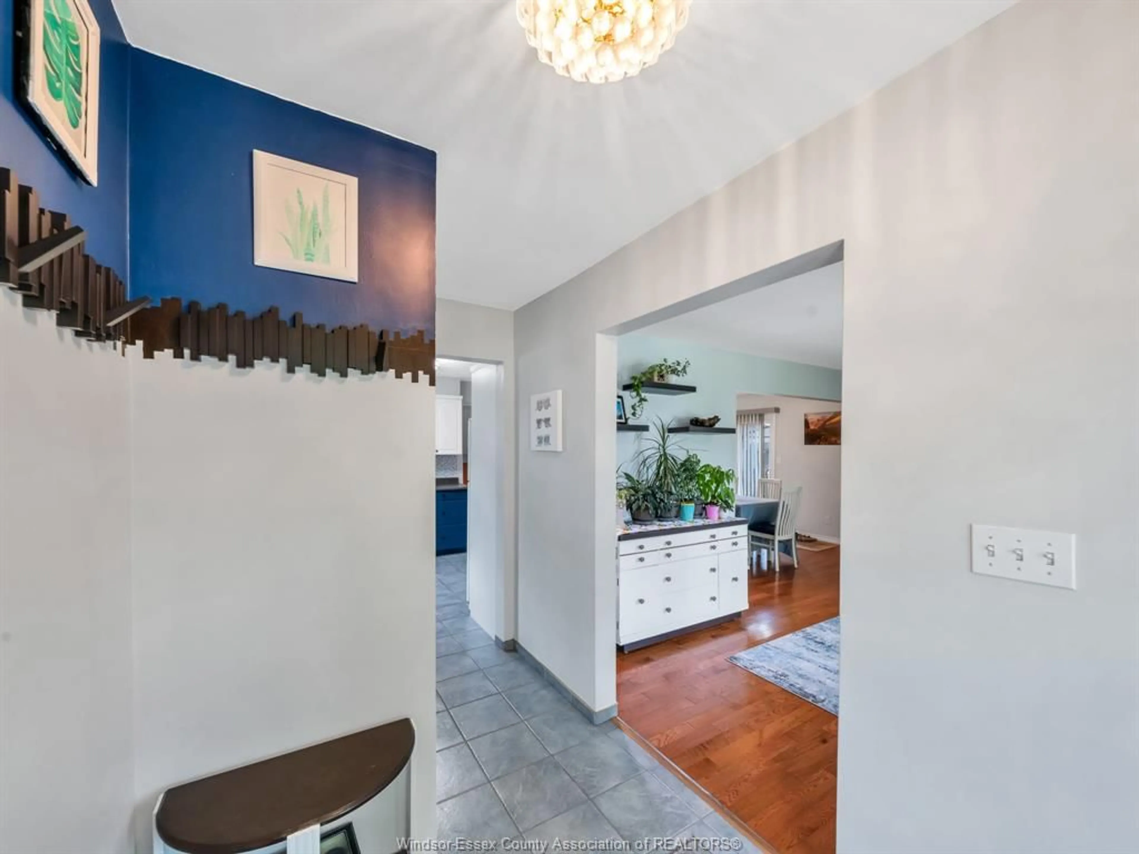 Indoor entryway for 1326 Isabelle Pl, Windsor Ontario N8S 4J5