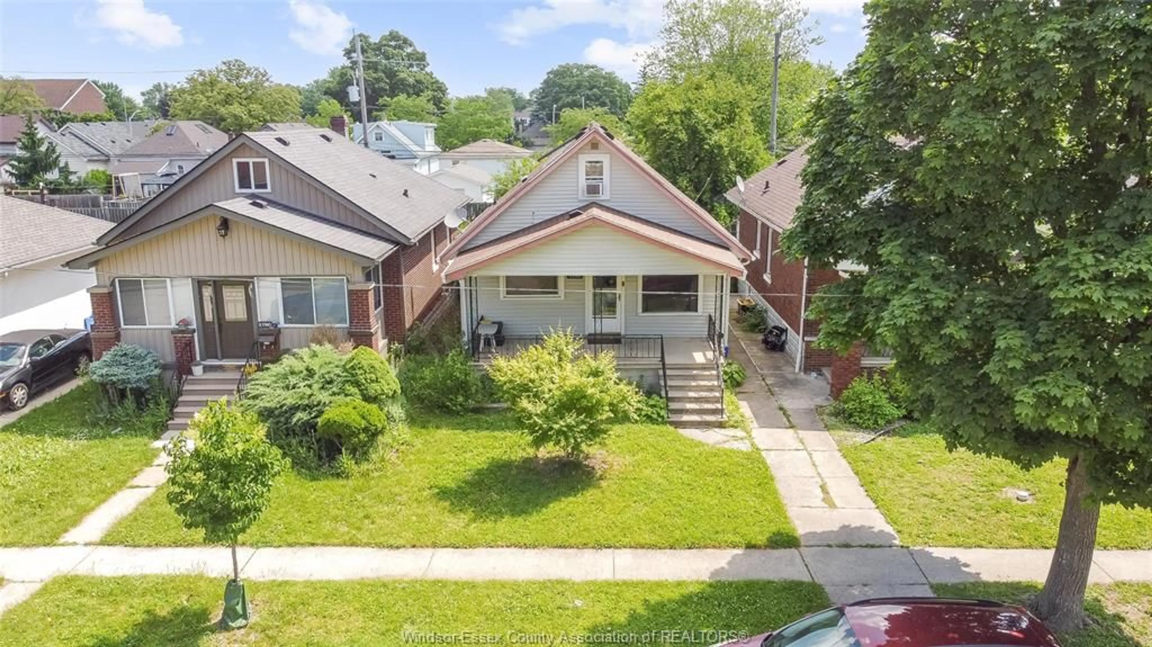A pic from outside/outdoor area/front of a property/back of a property/a pic from drone, street for 1794 GLADSTONE Ave, Windsor Ontario N8W 2N3