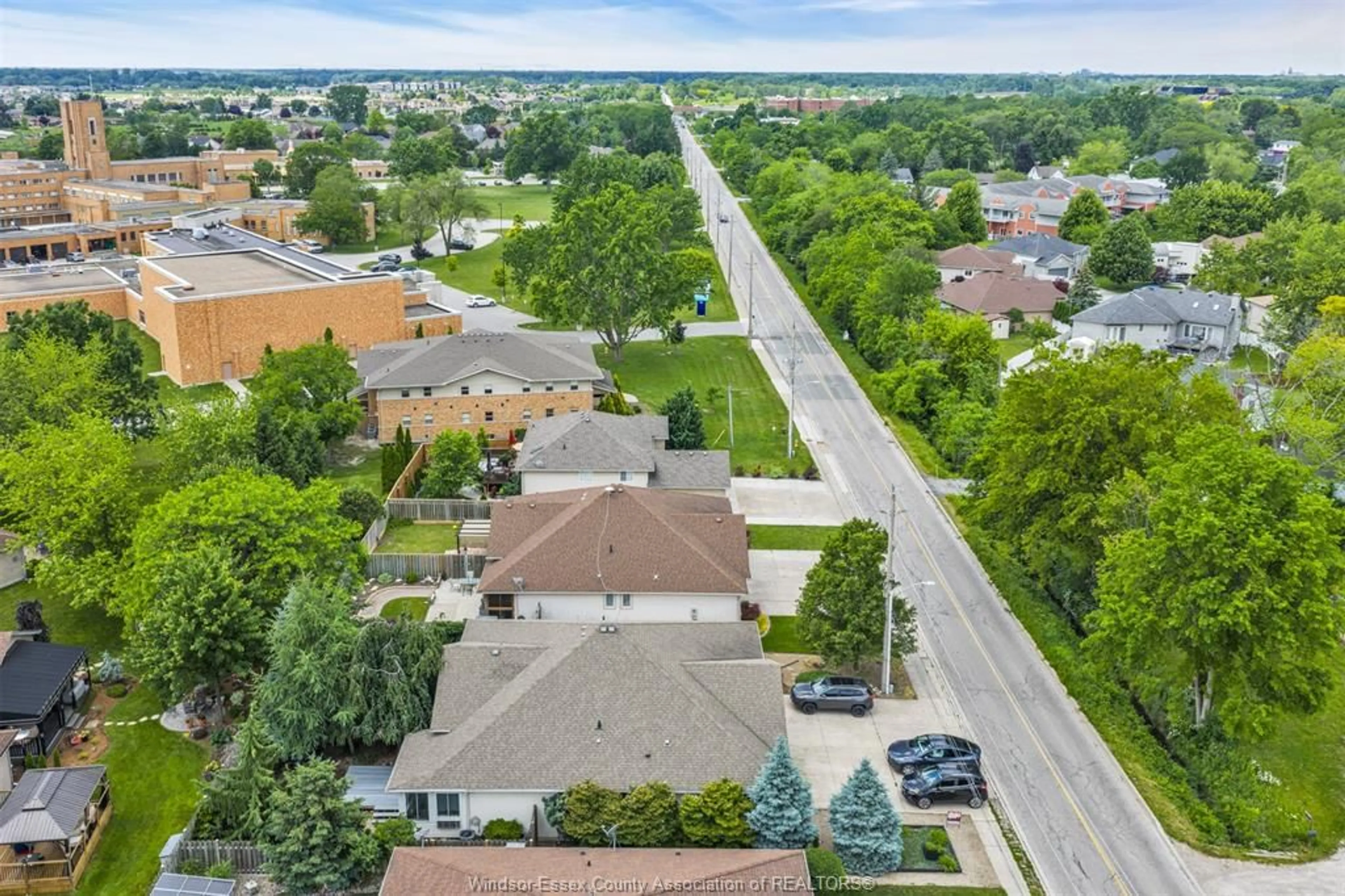 A pic from outside/outdoor area/front of a property/back of a property/a pic from drone, street for 879 COUSINEAU Rd, Windsor Ontario N9G 1V6