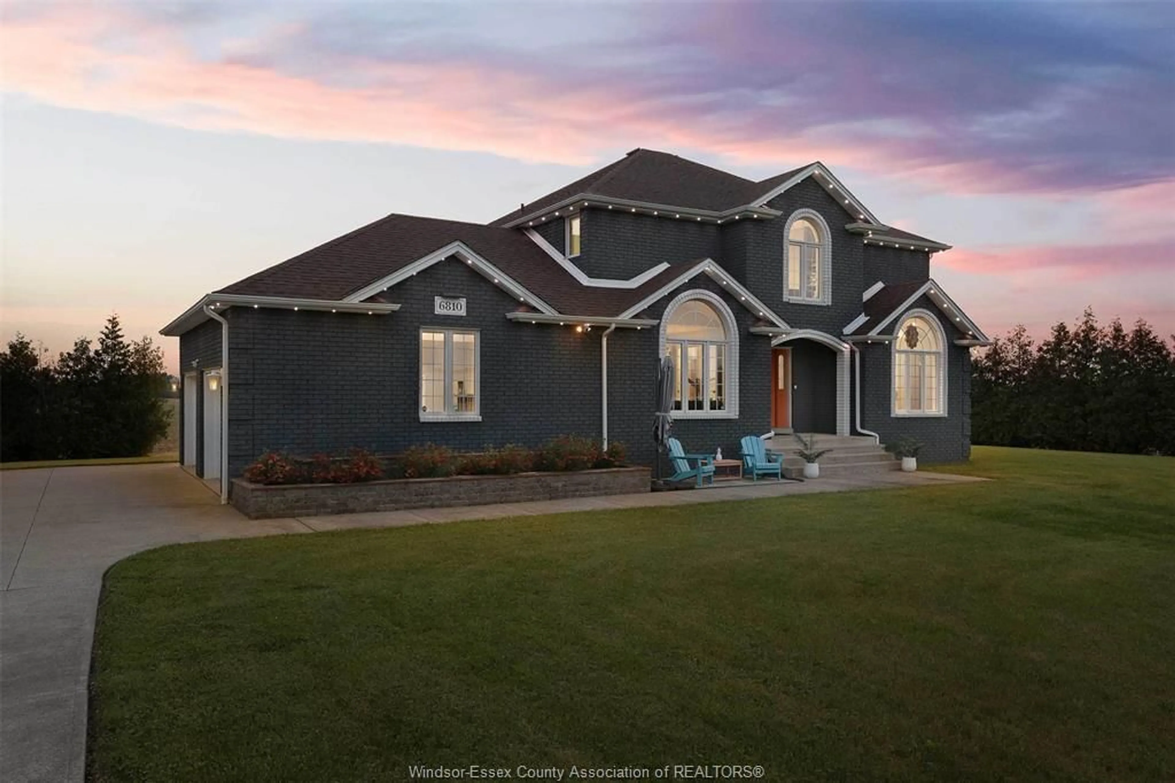 Home with vinyl exterior material, street for 6810 CONCESSION 6N, Amherstburg Ontario N9V 2Y9