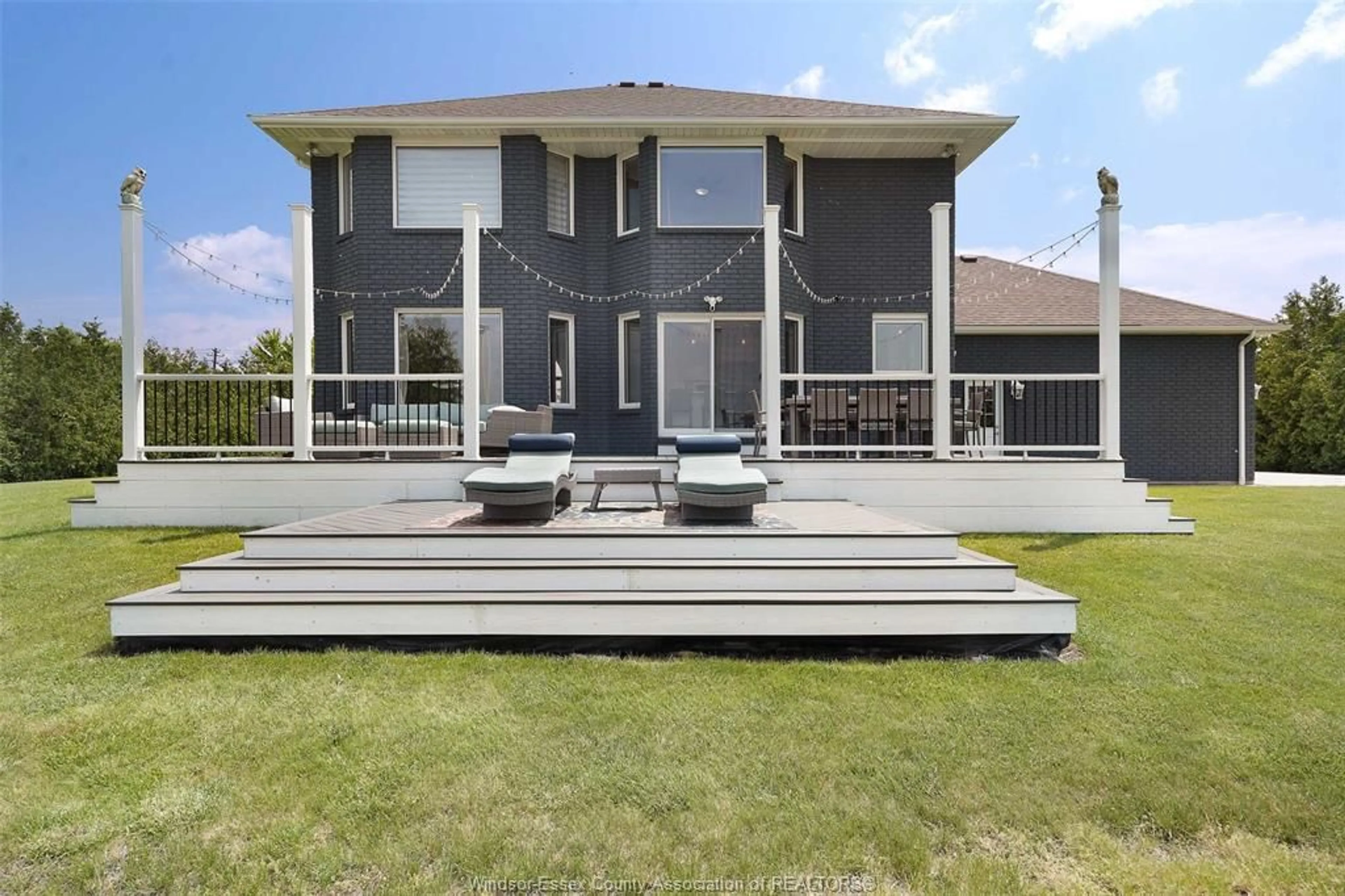 A pic from outside/outdoor area/front of a property/back of a property/a pic from drone, unknown for 6810 CONCESSION 6N, Amherstburg Ontario N9V 2Y9