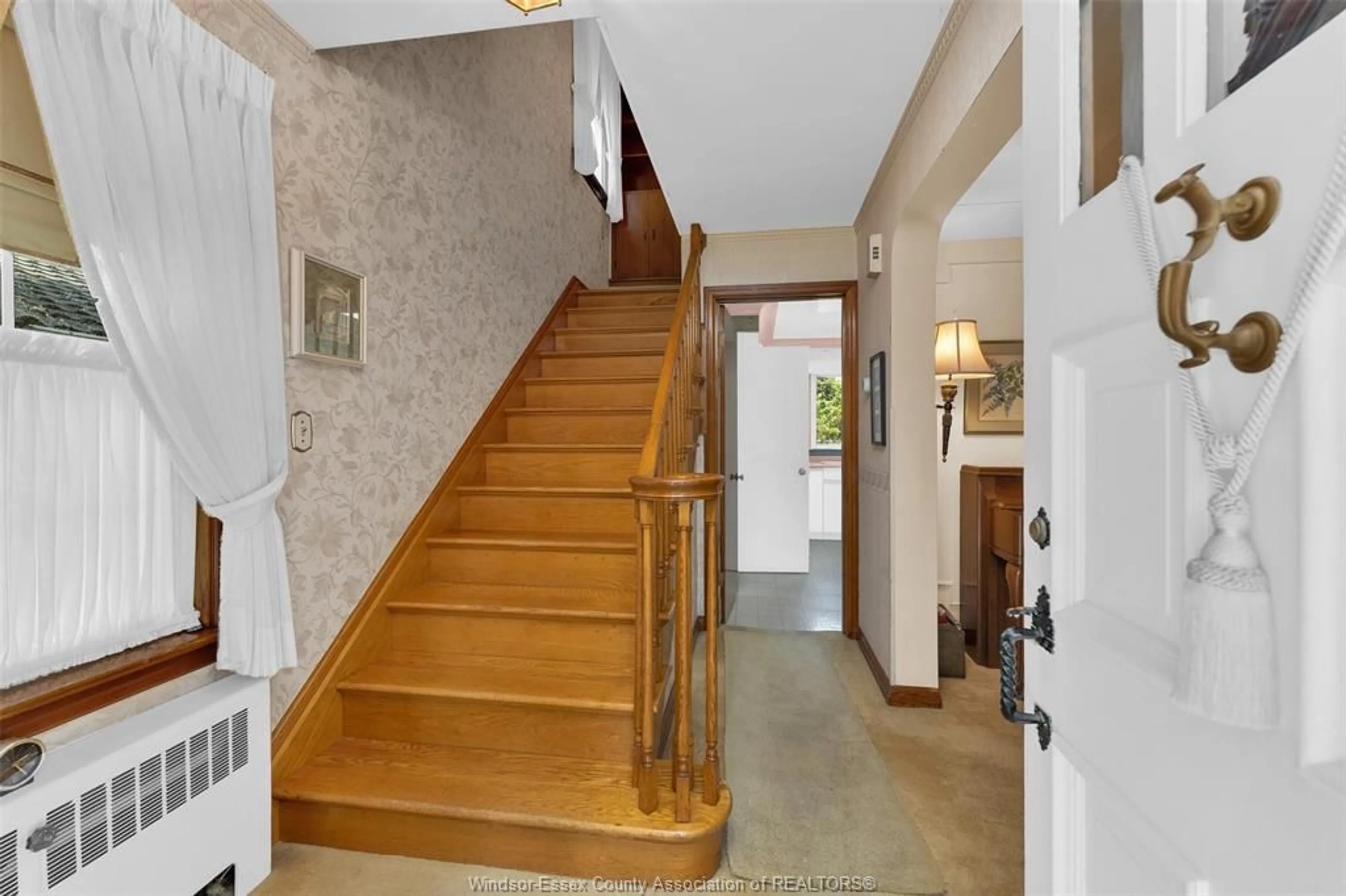 Indoor foyer for 2484 PRINCESS Ave, Windsor Ontario N8T 1V4