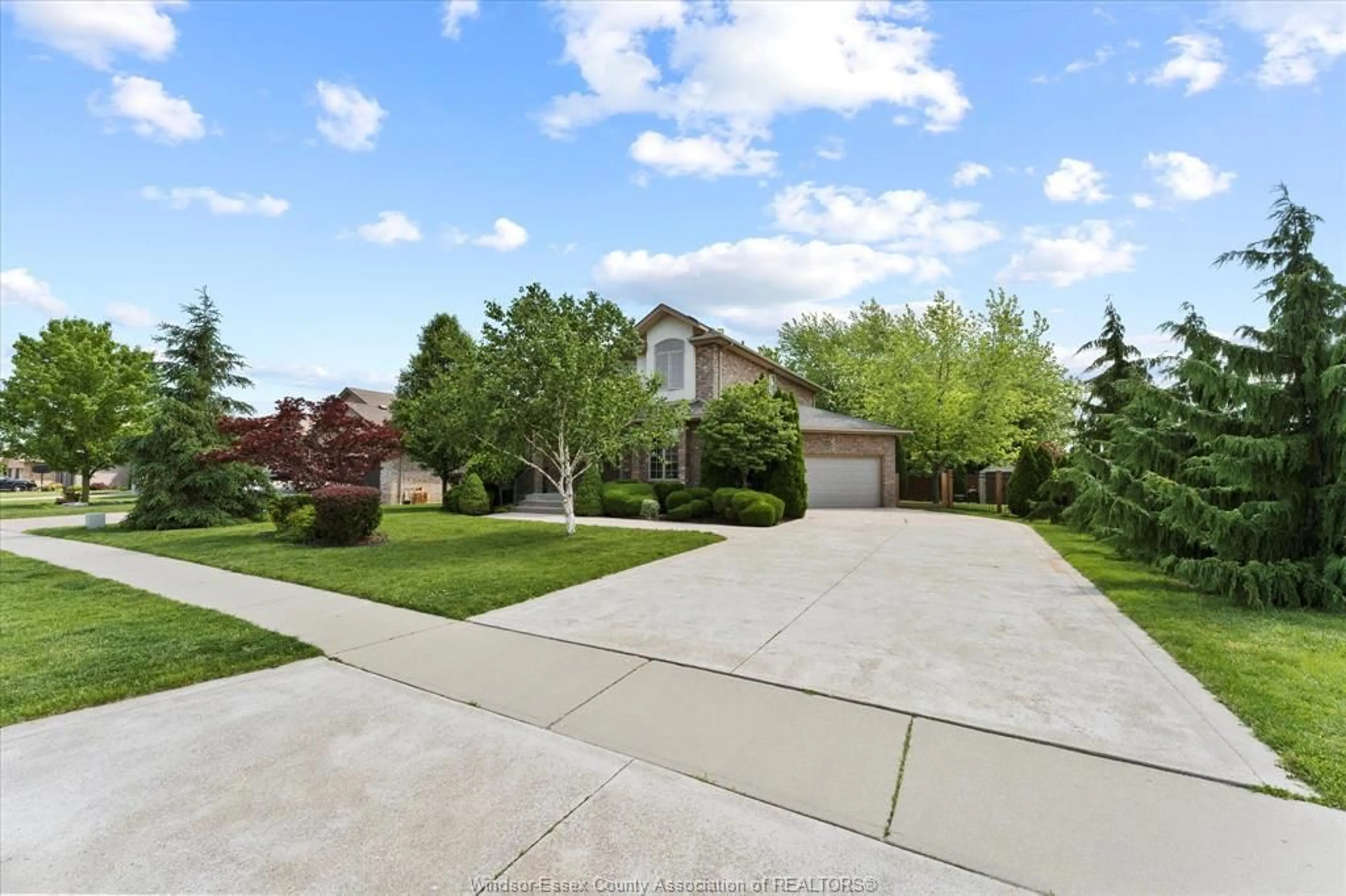 A pic from outside/outdoor area/front of a property/back of a property/a pic from drone, street for 1387 CROSSWINDS Dr, Lakeshore Ontario N0R 1A0