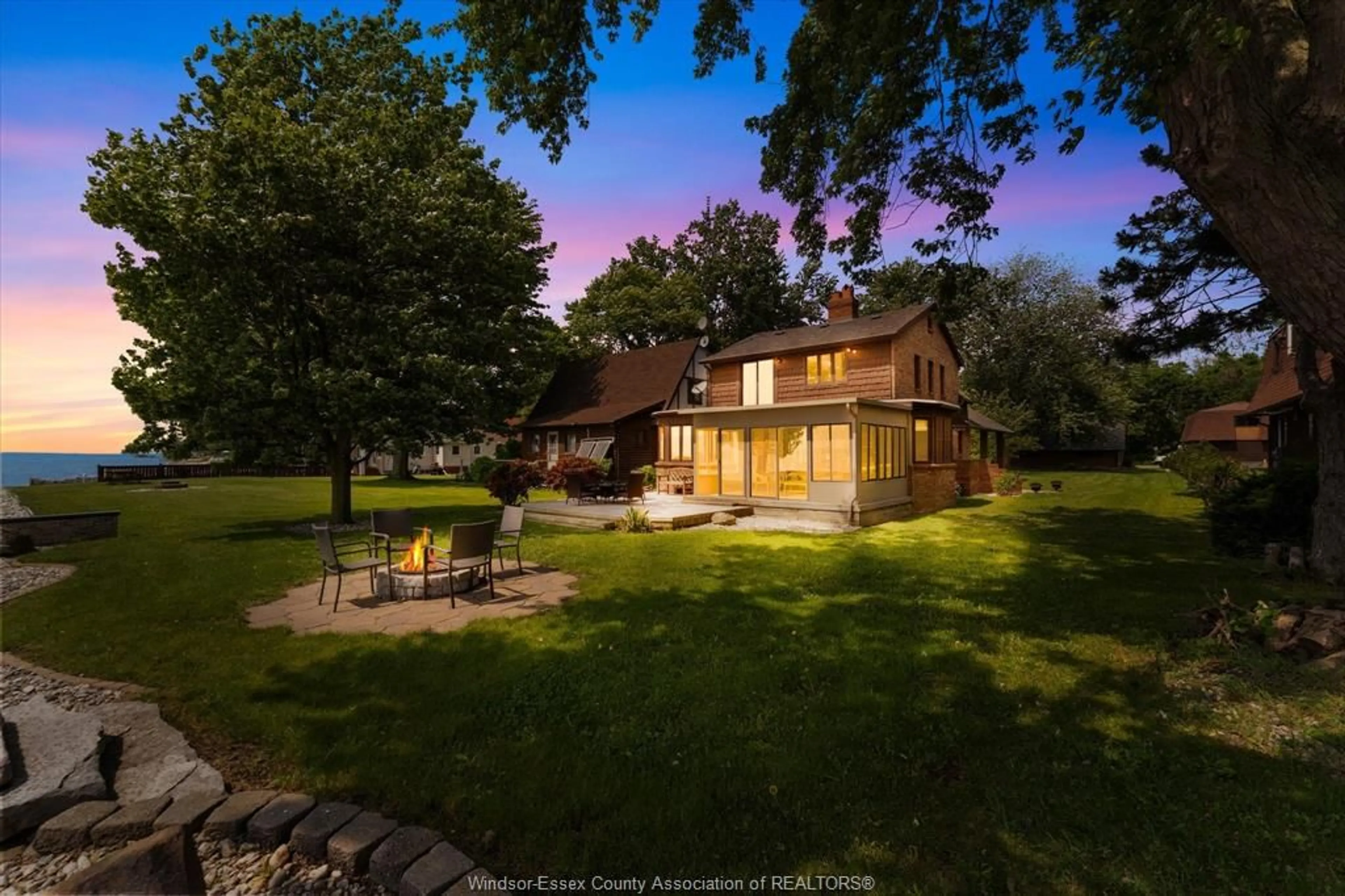 A pic from outside/outdoor area/front of a property/back of a property/a pic from drone, water/lake/river/ocean view for 1818 ERIE AVE, Amherstburg Ontario N9V 2Y8