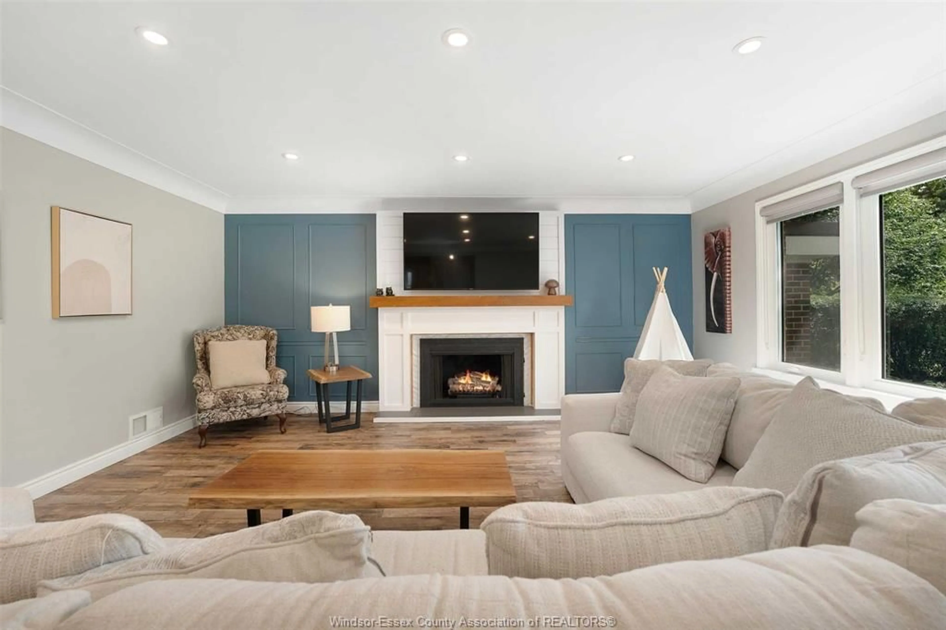 Living room with furniture, wood/laminate floor for 2898 Alexandra Ave, Windsor Ontario N9E 2J7