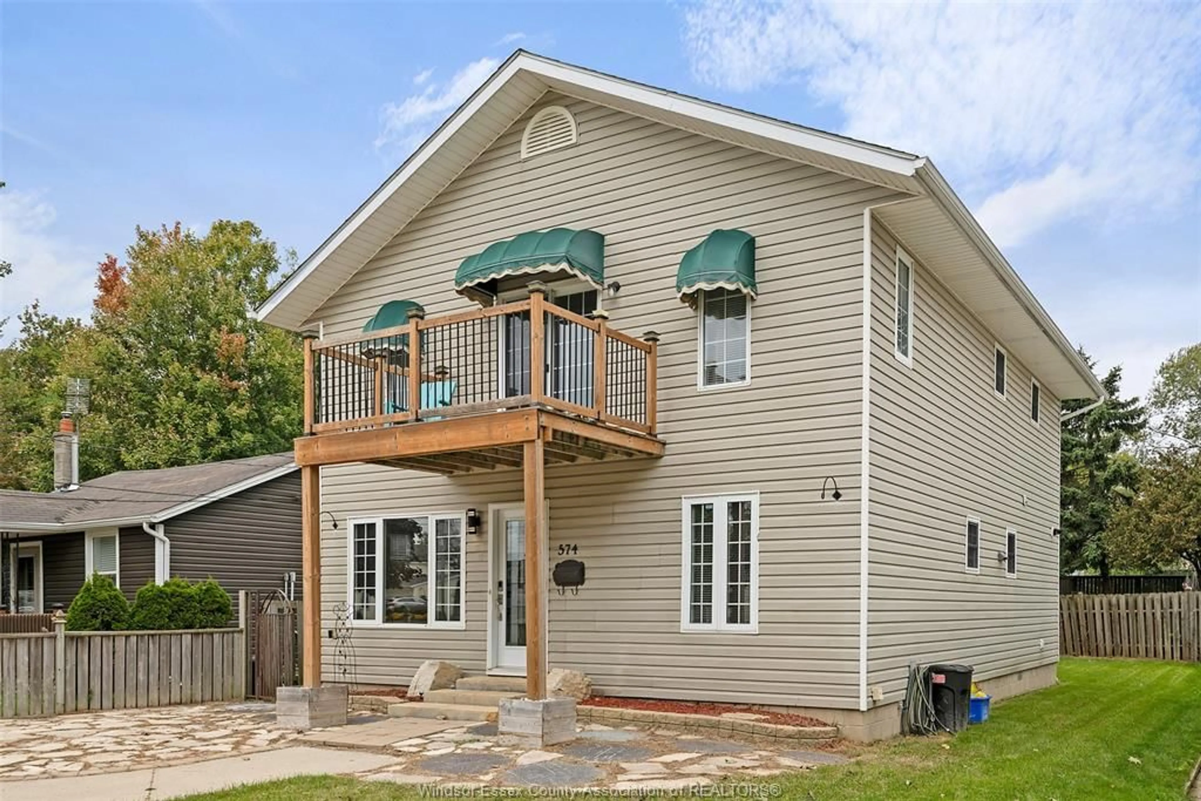 Home with vinyl exterior material, unknown for 574 HERITAGE Rd, Kingsville Ontario N9Y 3B2